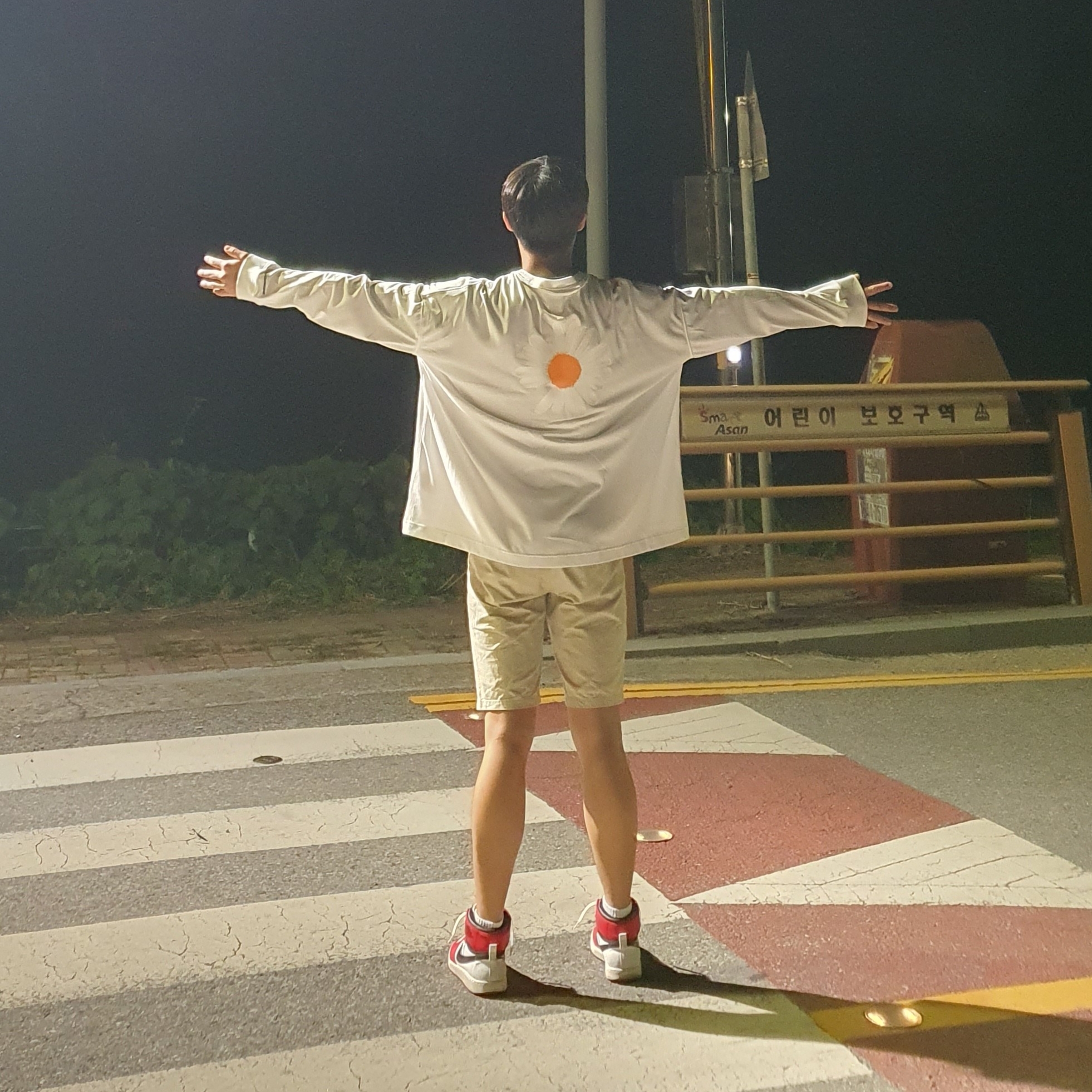 Nike x Peaceminusone LS T-Shirt White (DR0098-100) 착용 스타일