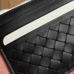 Bottega Veneta Credit Card Case Black 착용 스타일