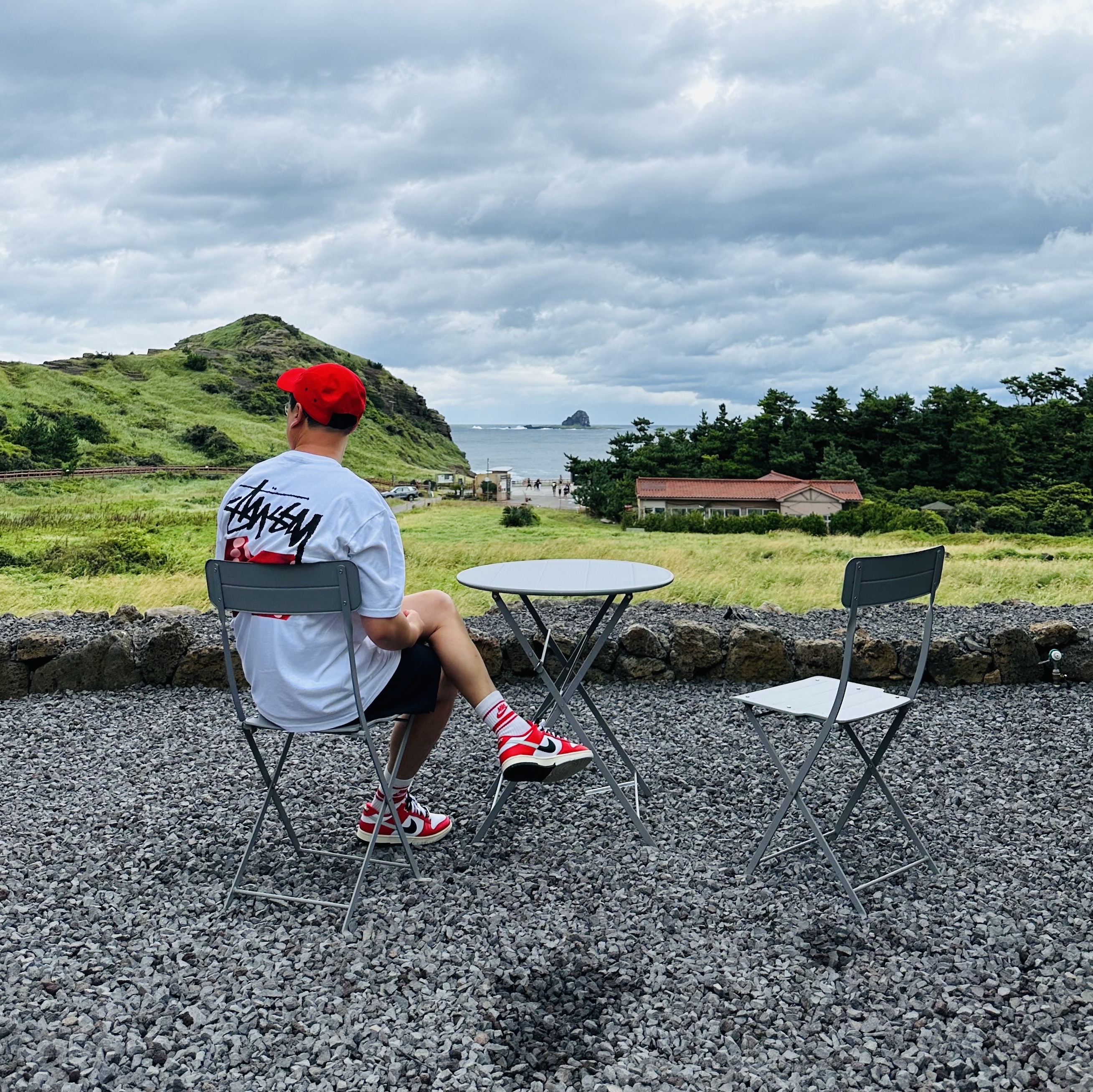 Nike x Undercover NRG AW84 TC Adjustable Cap Red, Stussy Diced Out T-Shirt White 착용 스타일 - 1