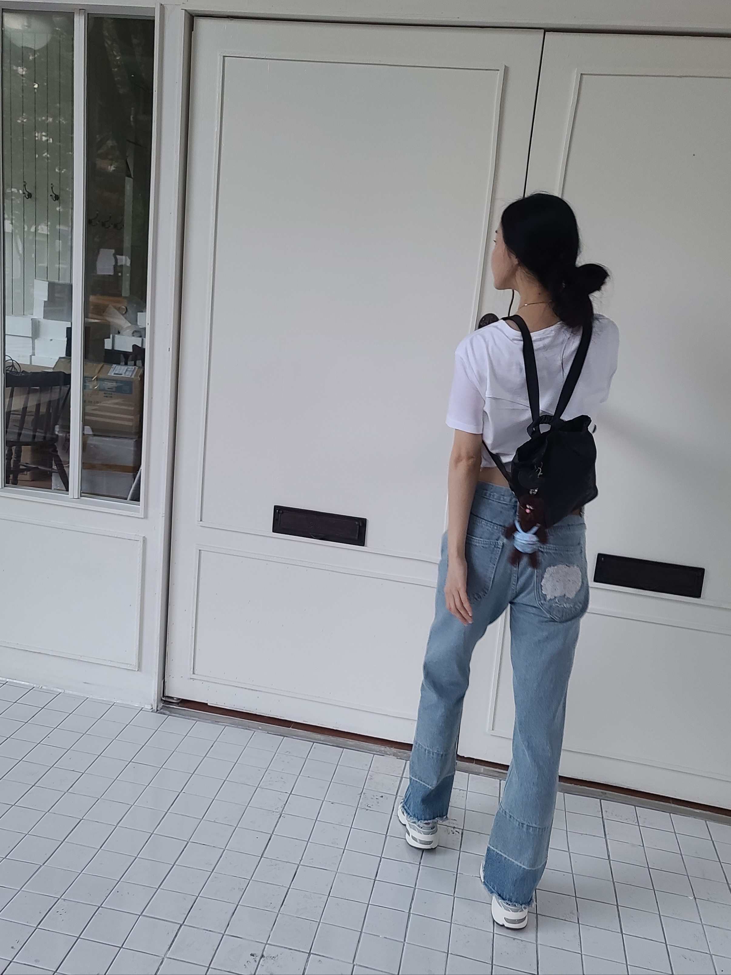 STU x Monamhee Namhee, Adidas Satin Mini Bucket Backpack Black 착용 스타일 - 1