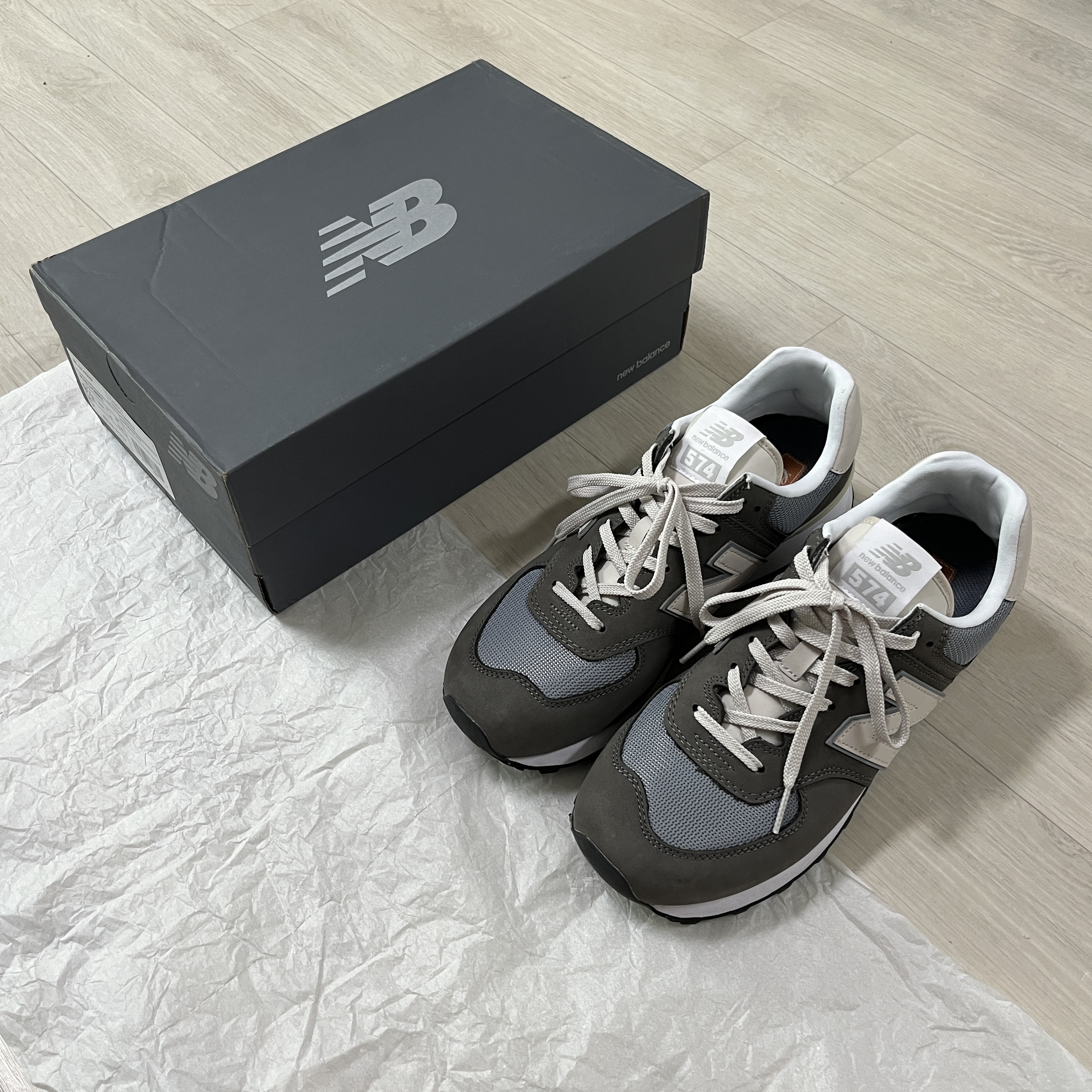 New Balance 574 Classic Grey 착용 스타일 - 3