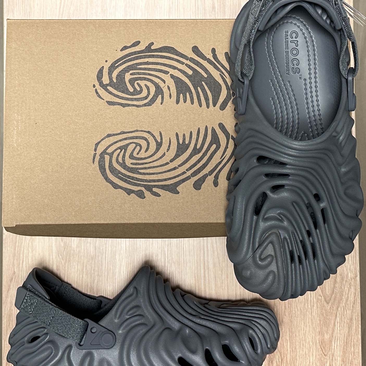 Crocs x Salehe Bembury Pollex Clog Niagara 착용 스타일
