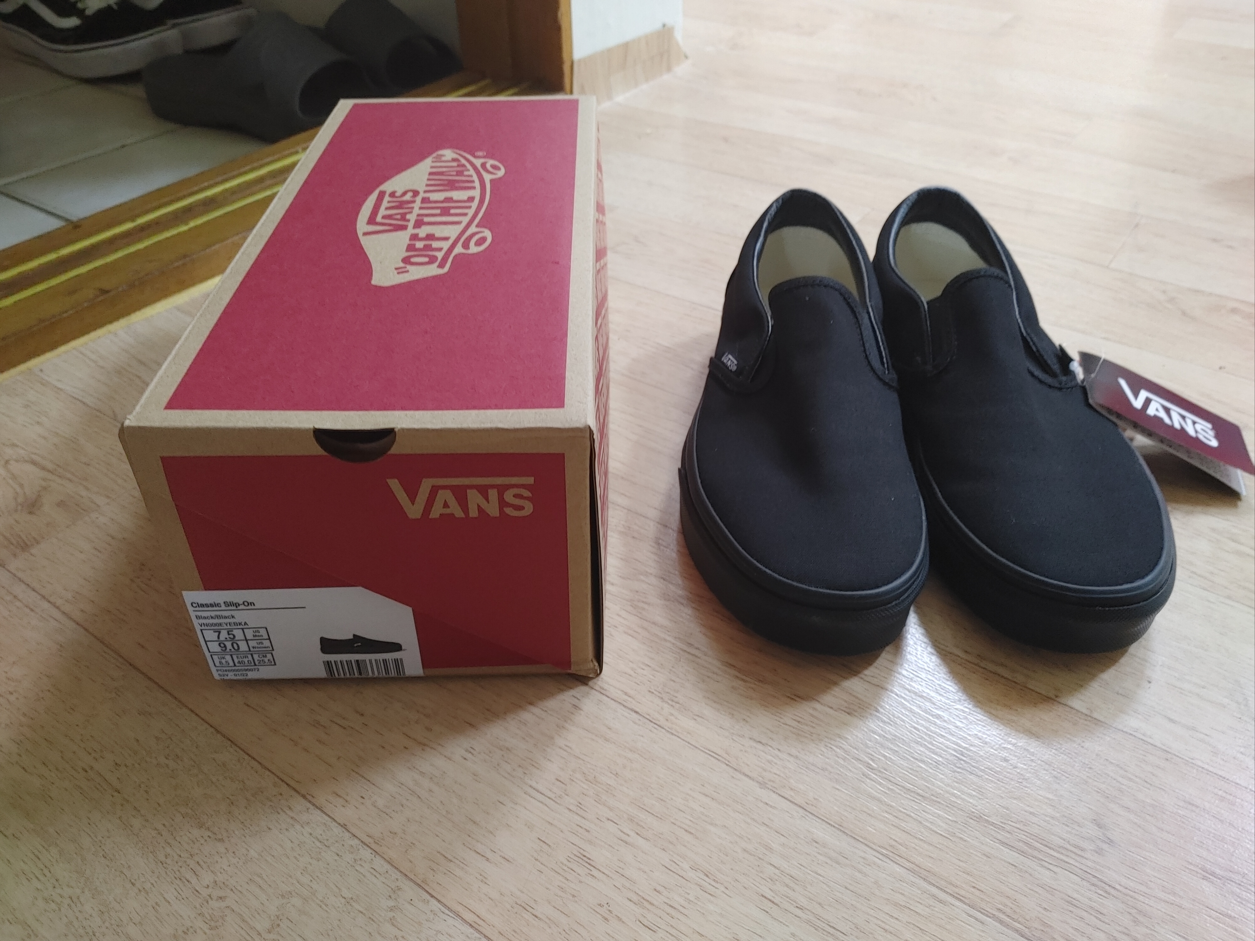 Vans Classic Slip-On Black 착용 스타일