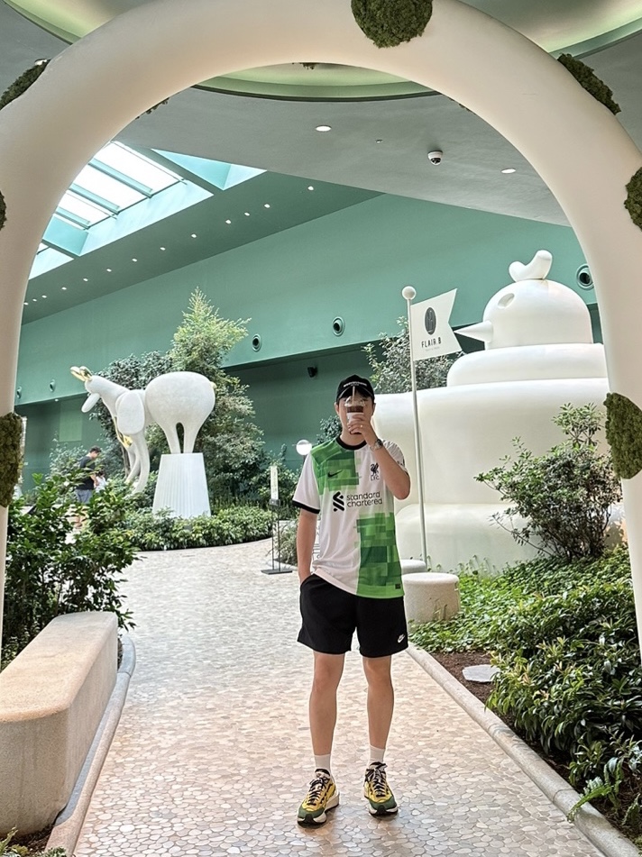 Nike Liverpool FC 2023/24 Dri-Fit Stadium Away Jersey White Green Spark (Non Marking Ver.), Nike x Sacai VaporWaffle Tour Yellow & Gorge Green Sail 착용 스타일