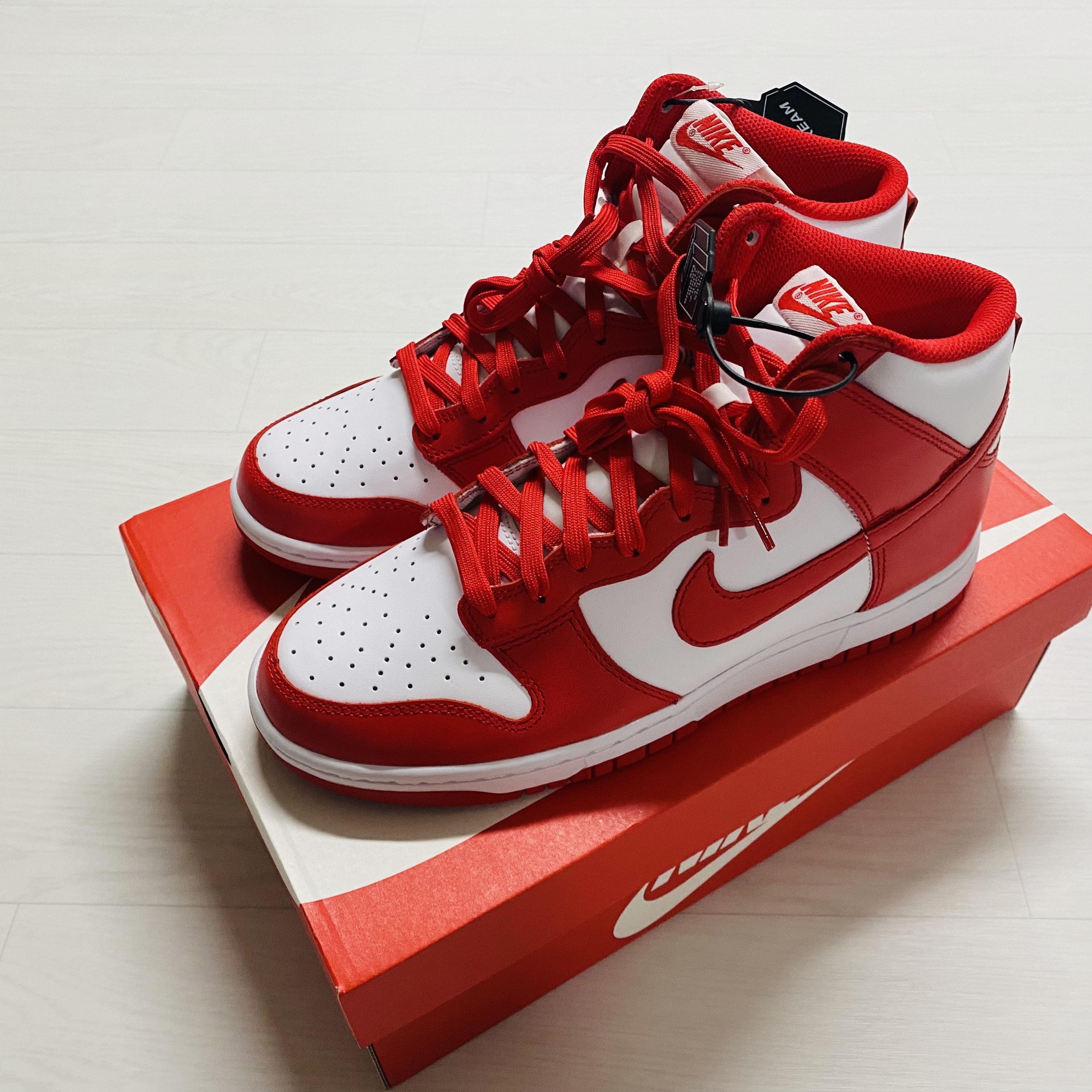 Nike Dunk High Retro Championship White and Red 착용 스타일 - 1