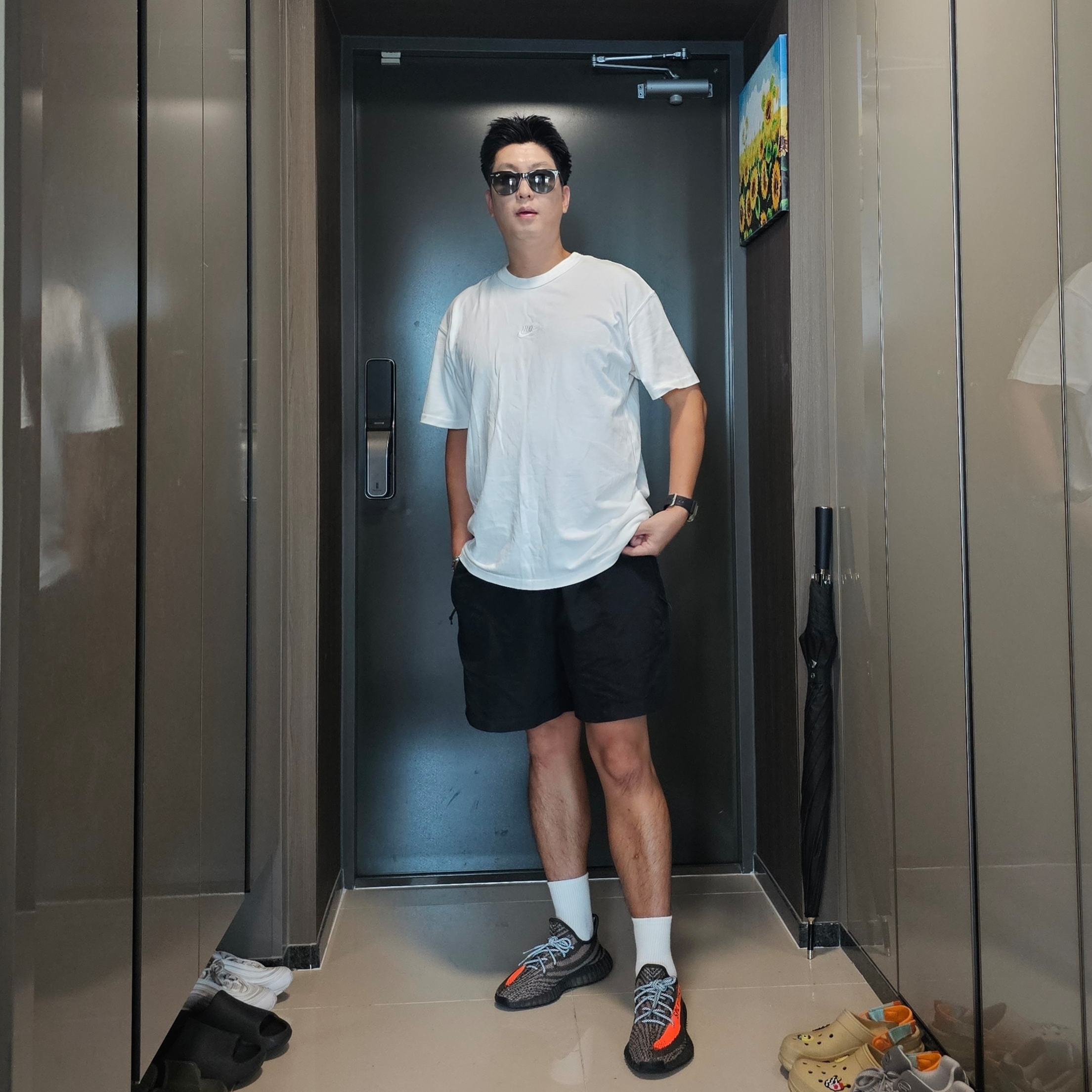 Adidas Yeezy Boost 350 V2 Carbon Beluga, Nike NRG ACG Trail Shorts Black Dark Smoke Grey - Asia 착용 스타일