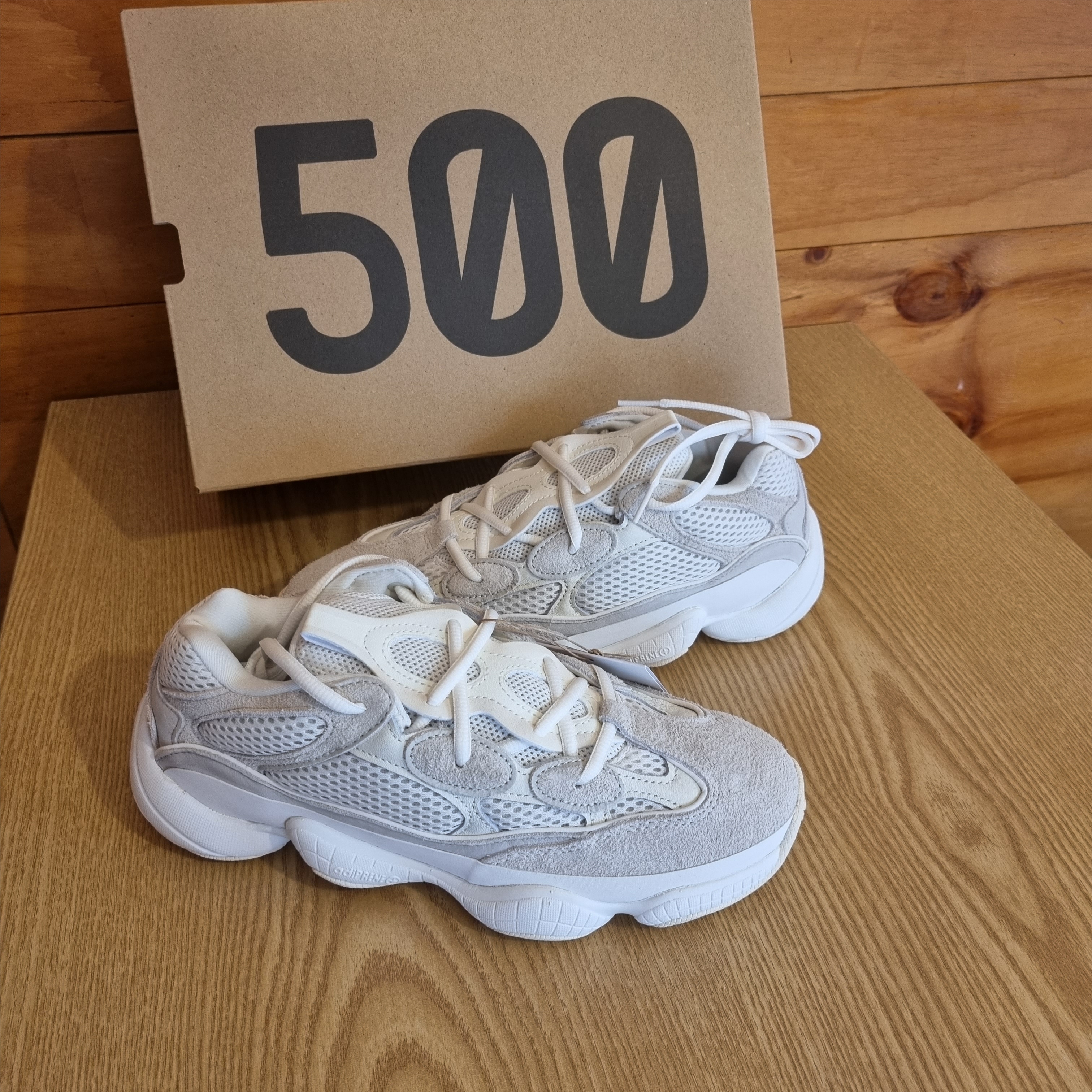 Adidas Yeezy 500 Bone White 착용 스타일 - 2