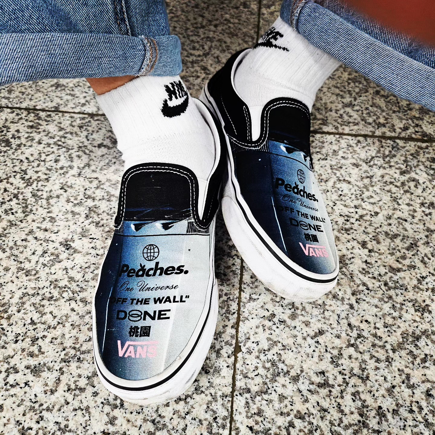 Vans x Peaches. Cap Black, Stussy x Gang Starr Take It Personal T-Shirt White 착용 스타일 - 3