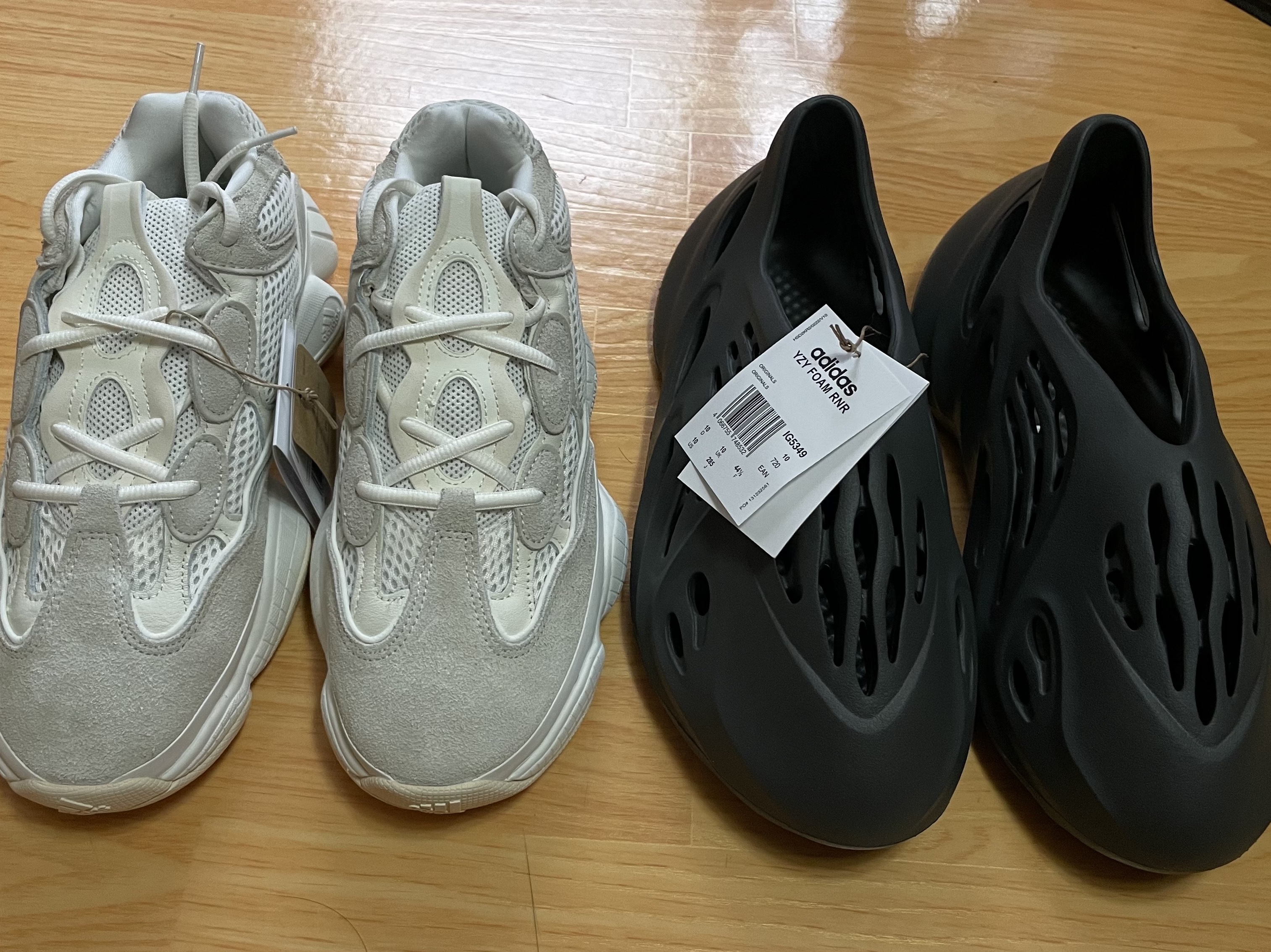 Adidas Yeezy 500 Bone White, Adidas Yeezy Foam RNNR Carbon 착용 스타일