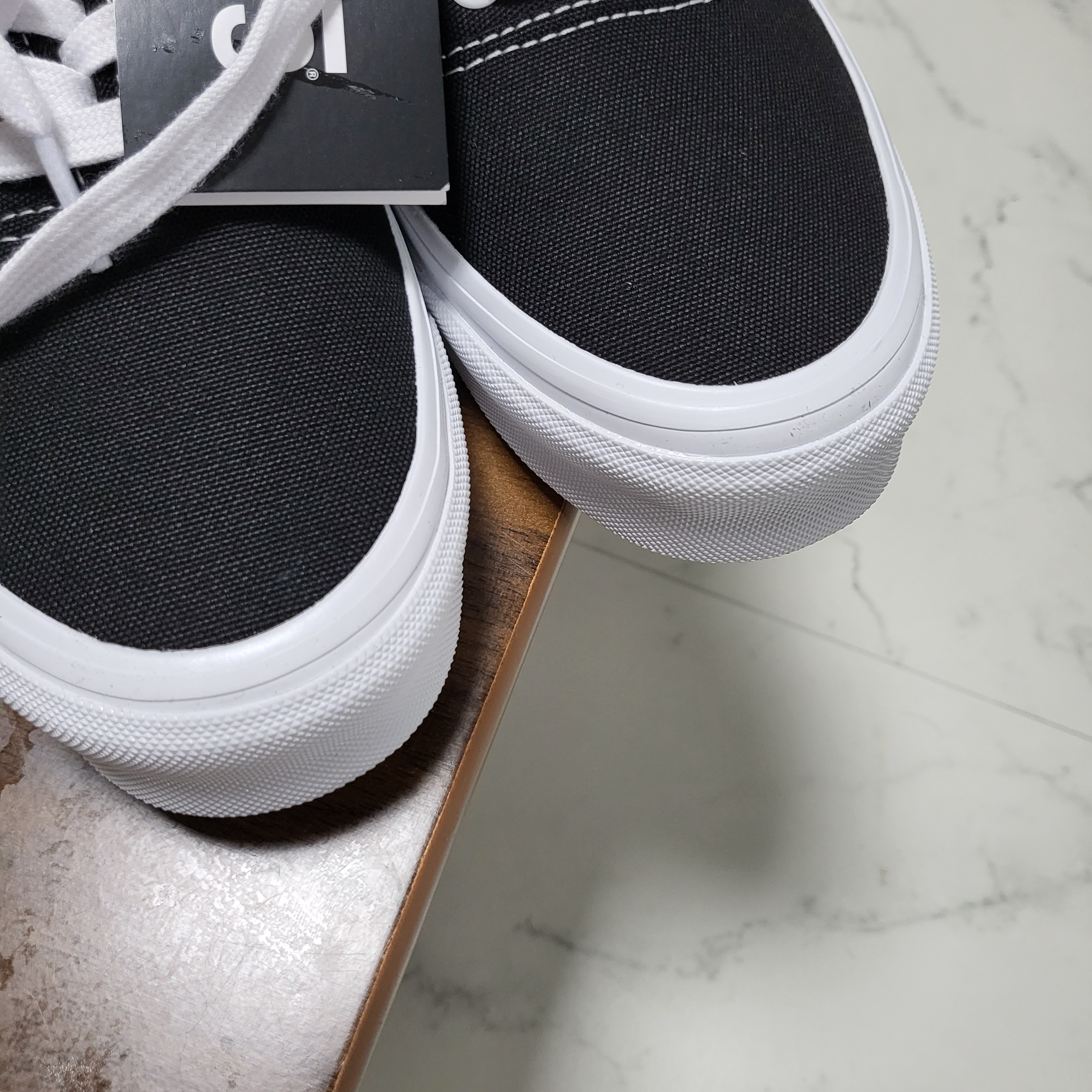Vans Vault OG Authentic LX Black 착용 스타일