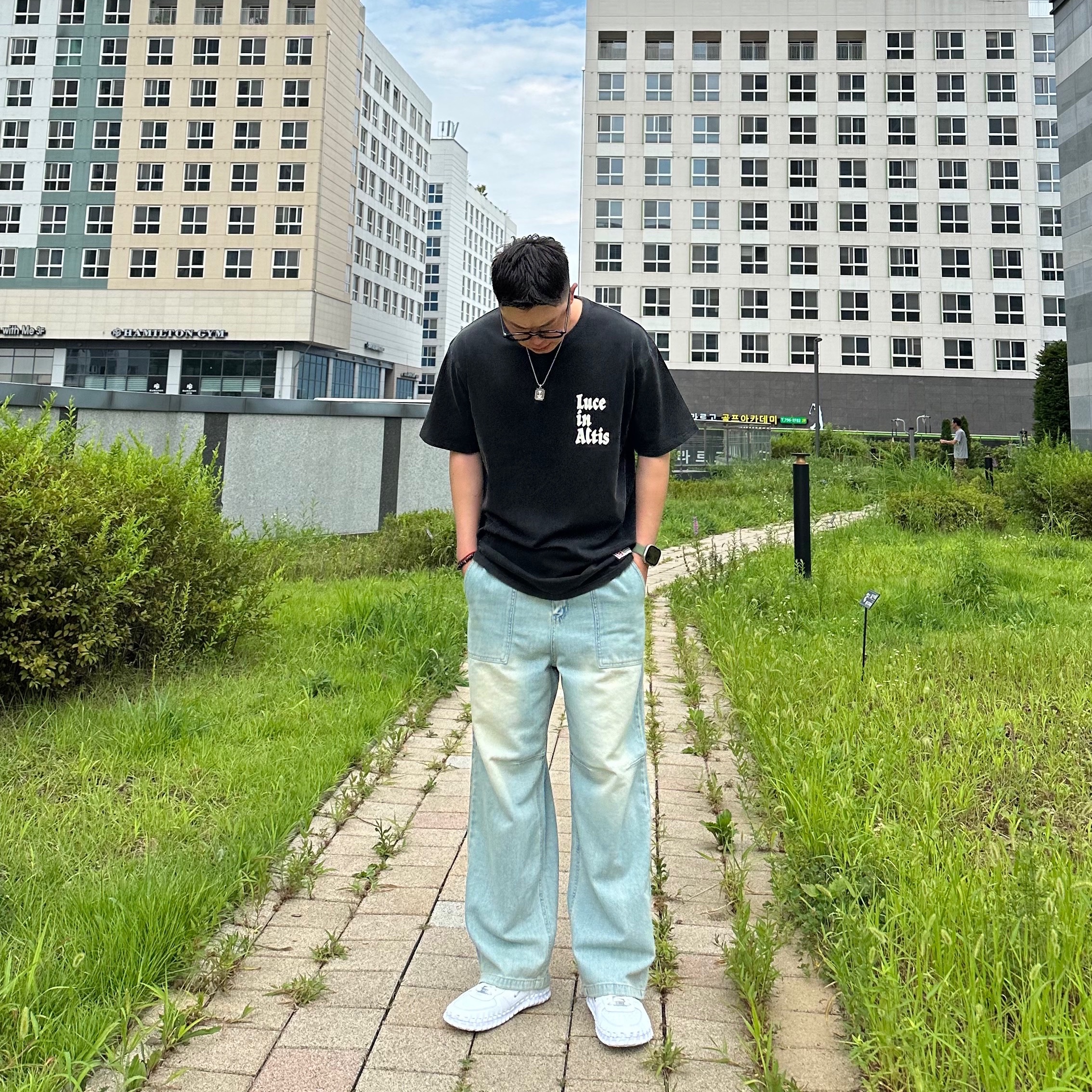 Nike x Jacquemus J Force 1 Low LX SP White 착용 스타일 - 3