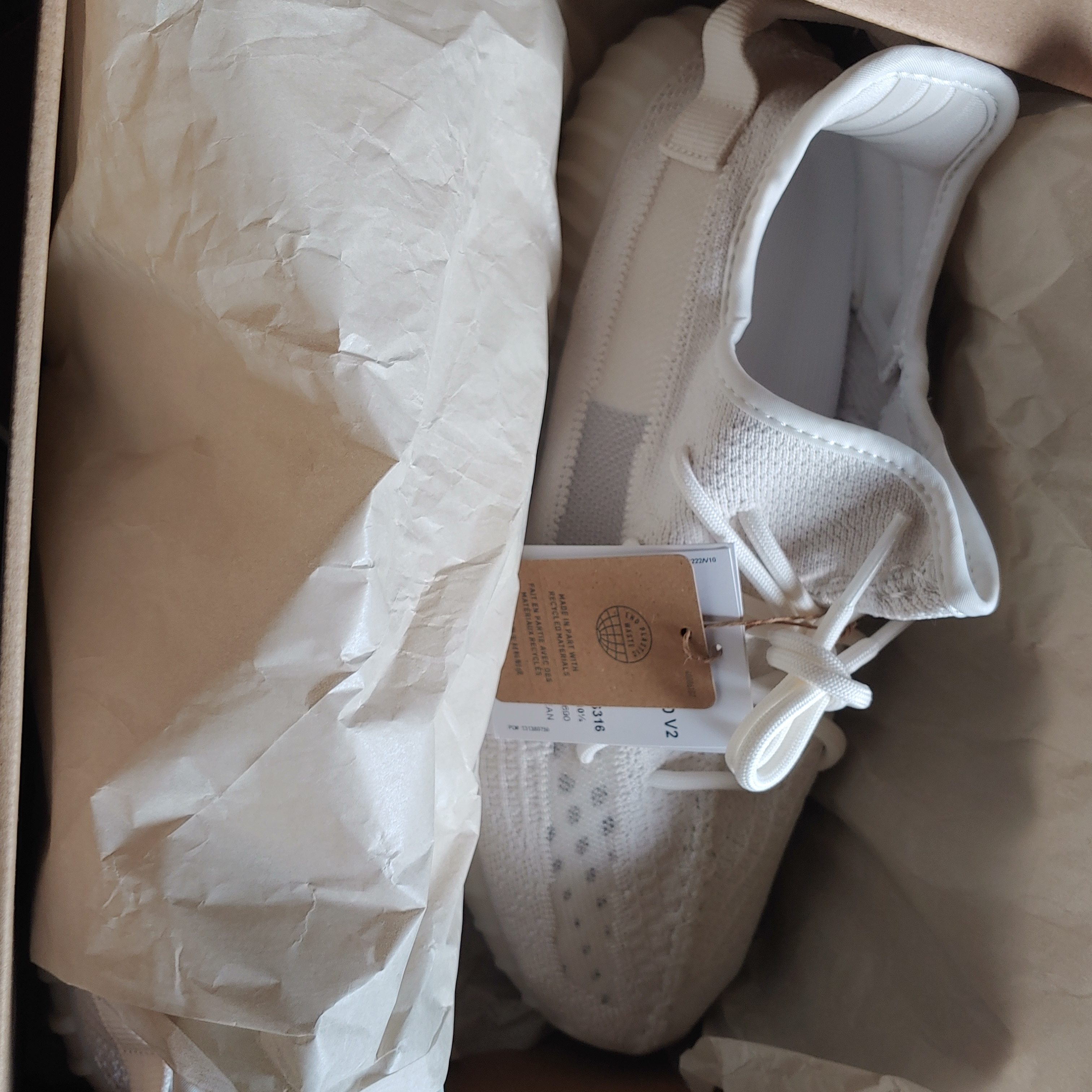 Adidas Yeezy Boost 350 V2 Bone 착용 스타일