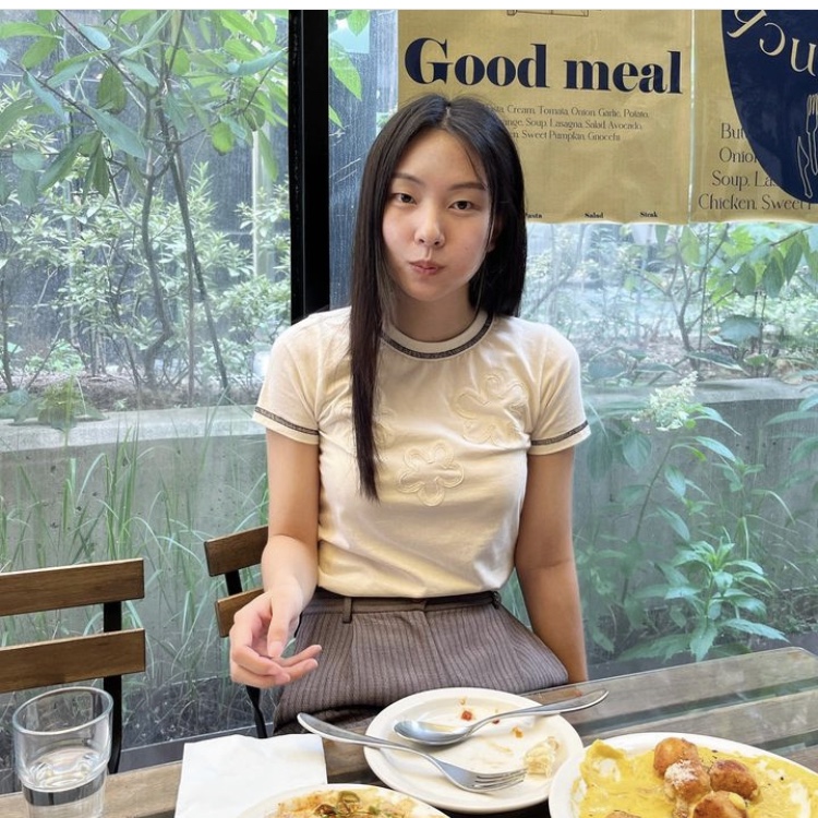 Safarispot Women 1/2 Flower Greige Tee Ivory 착용 스타일 - 1