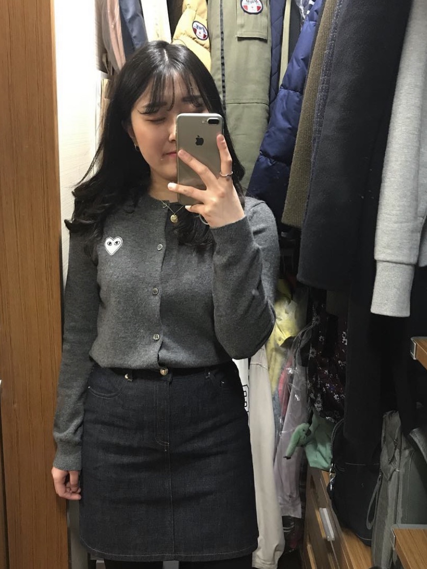 (W) Play Comme des Garcons White Heart Knit Cardigan Dark Grey, (W) Play Comme des Garcons White Heart Knit Cardigan Natural 착용 스타일