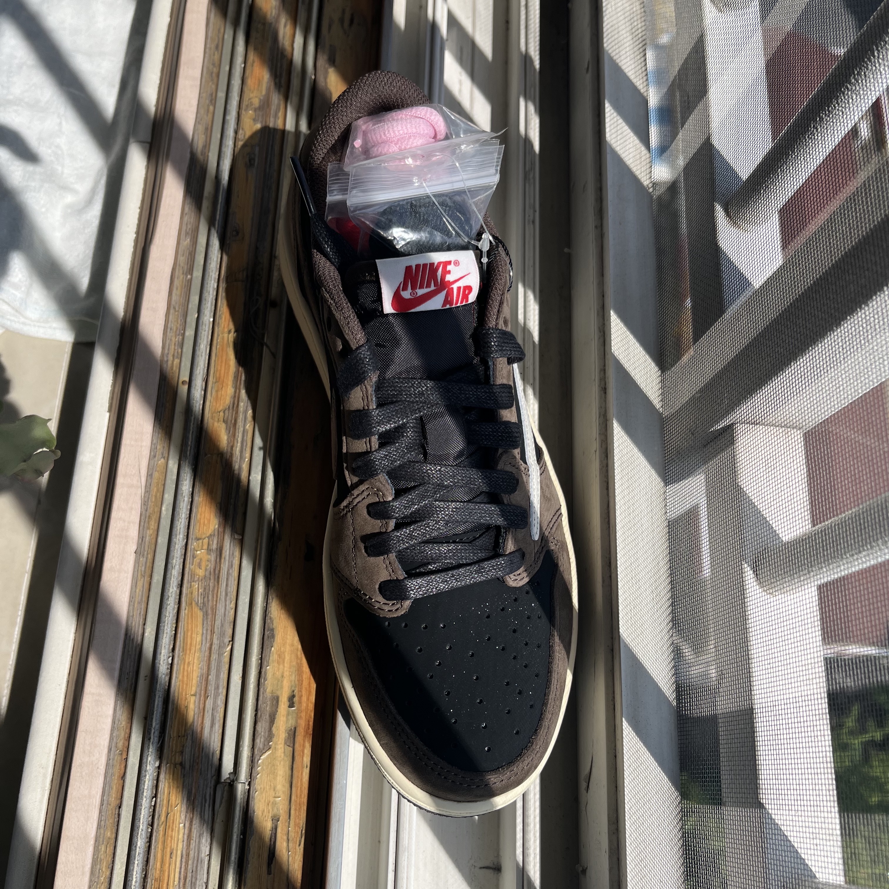 Jordan 1 x Travis Scott Retro Low OG SP Mocha 착용 스타일