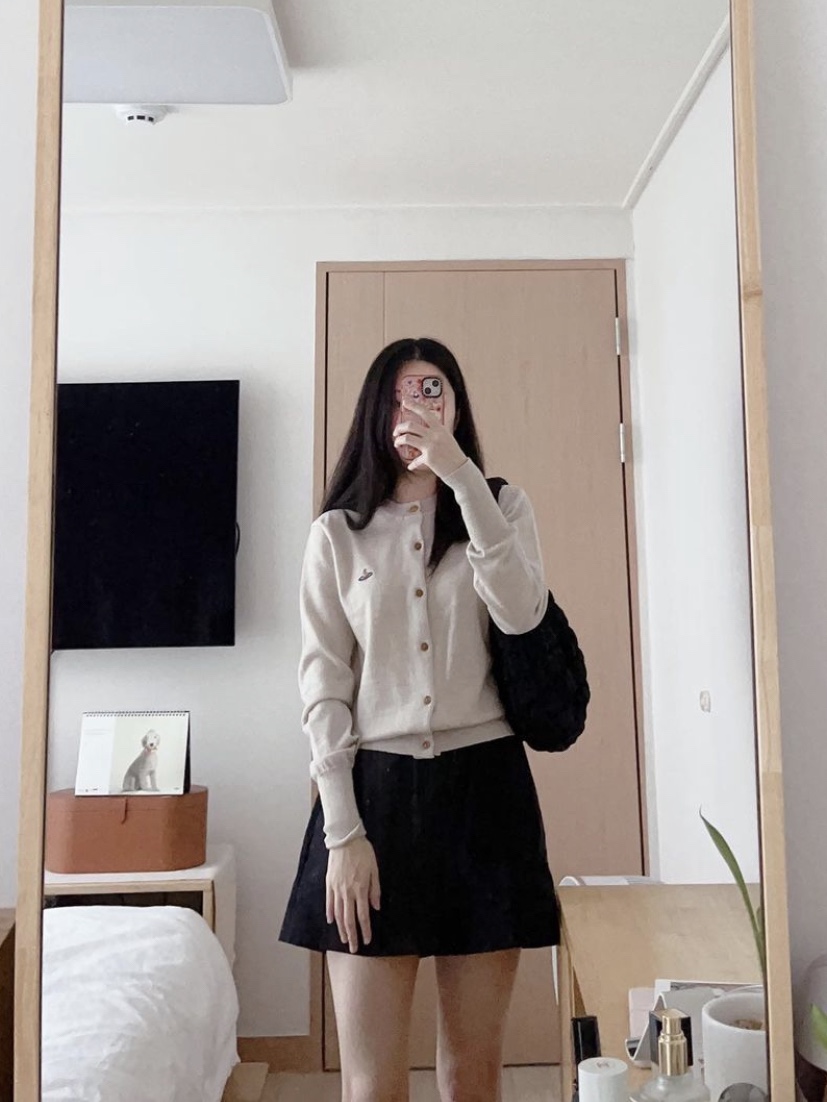 (W) Vivienne Westwood Red Label Fine Wool Basic Crew Neck Cardigan Off White, (W) Vivienne Westwood Red Label Fine Wool Basic Round Collar Cardigan Pink 착용 스타일