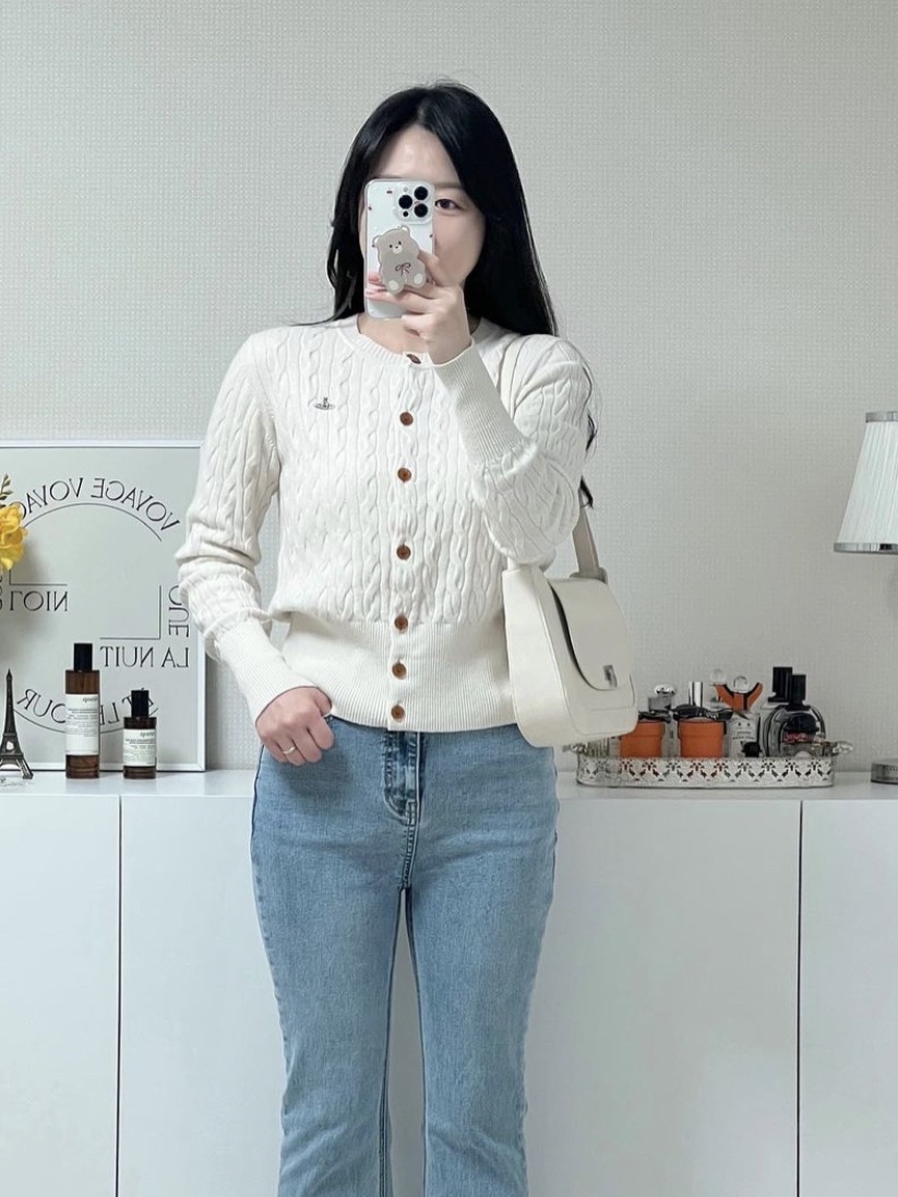 (W) Vivienne Westwood Red Label Wool Cable Crew Neck Cardigan Off White, (W) Vivienne Westwood Red Label Wool Cable Crew Neck Cardigan Beige 착용 스타일