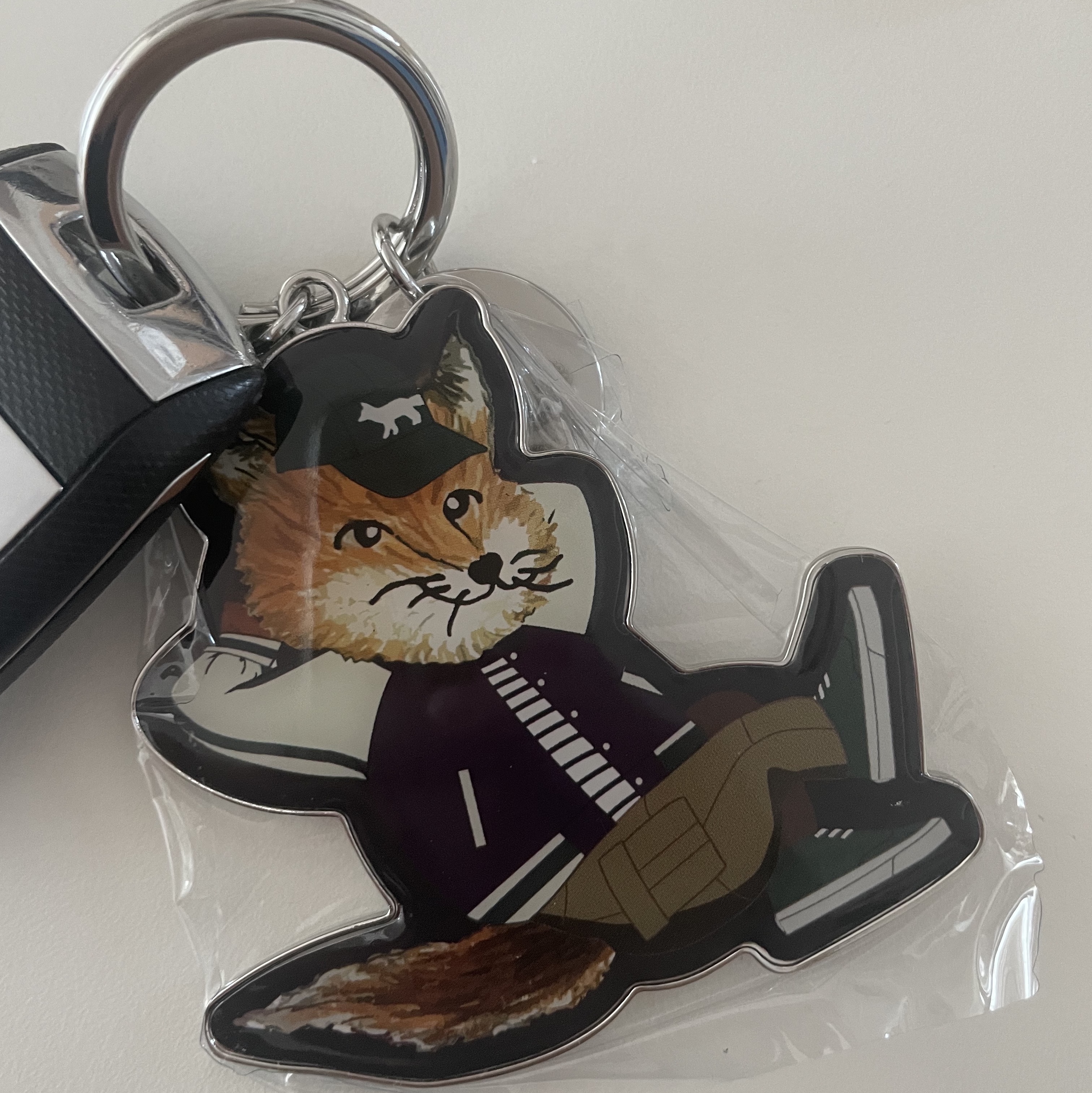 Maison Kitsune Dressed Fox Keyring Navy 착용 스타일