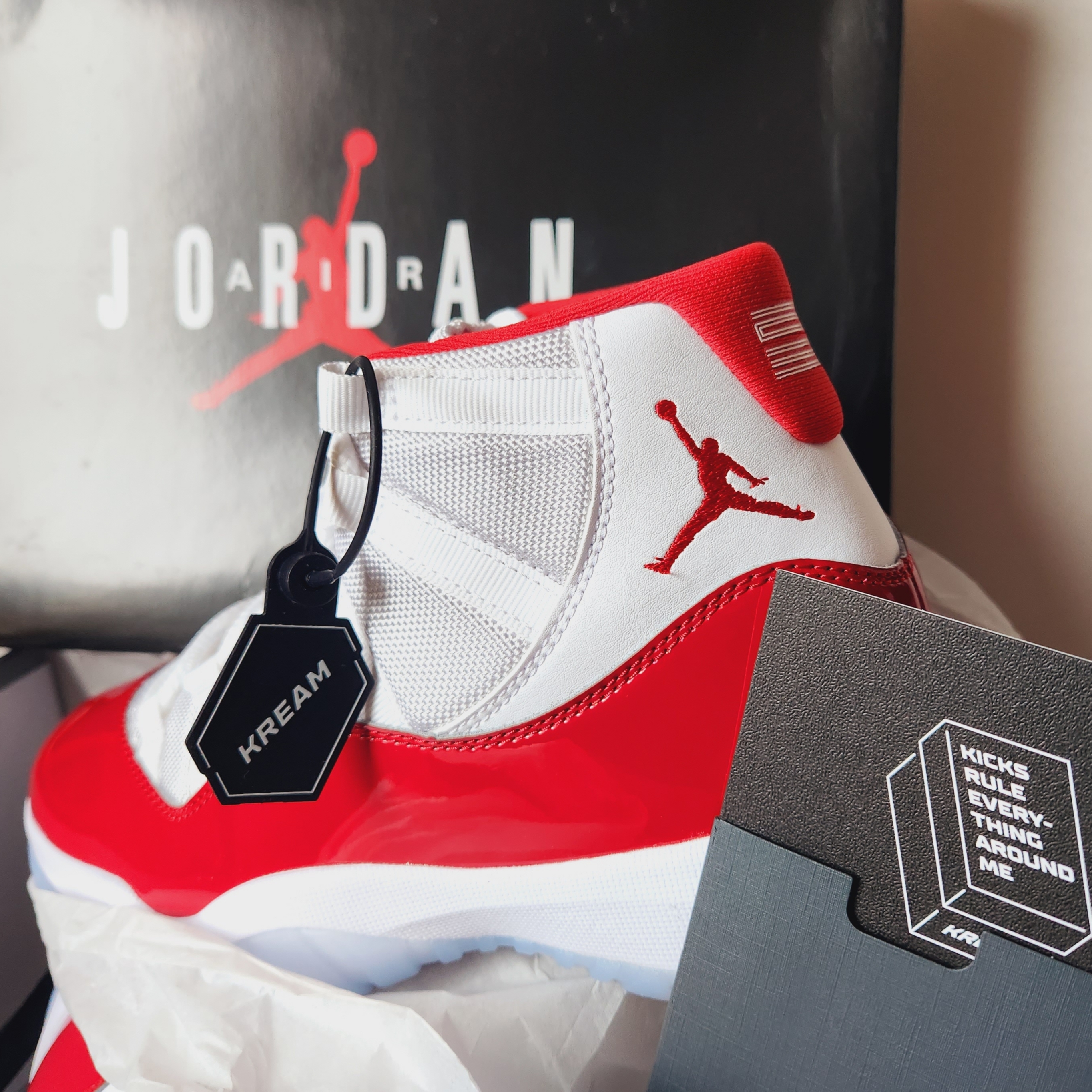 Jordan 11 Retro Varsity Red 착용 스타일