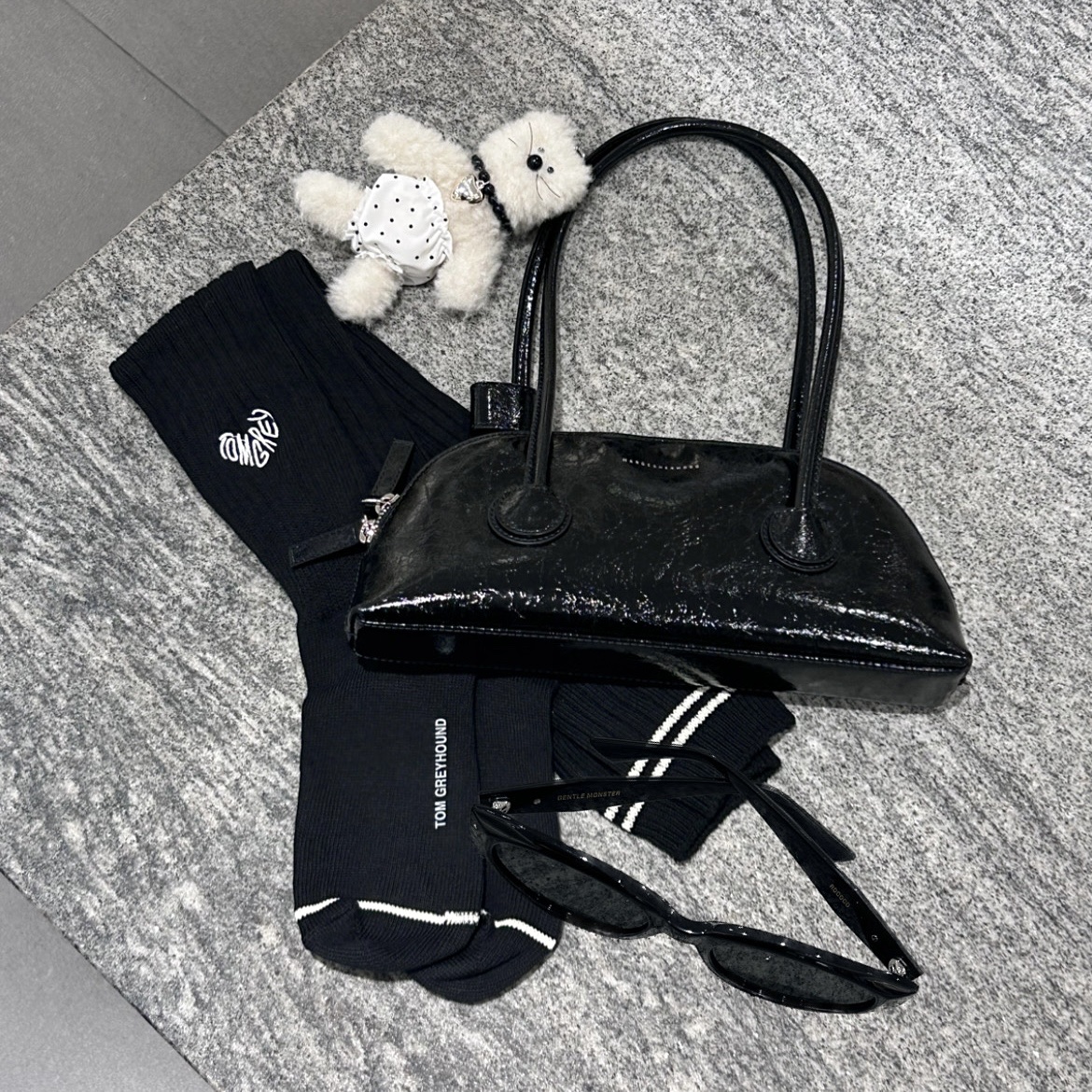 (W) Diesel T-Angie Peekaboo Logo T-Shirt Black, Adidas Samba Vegan Black White 착용 스타일 - 2
