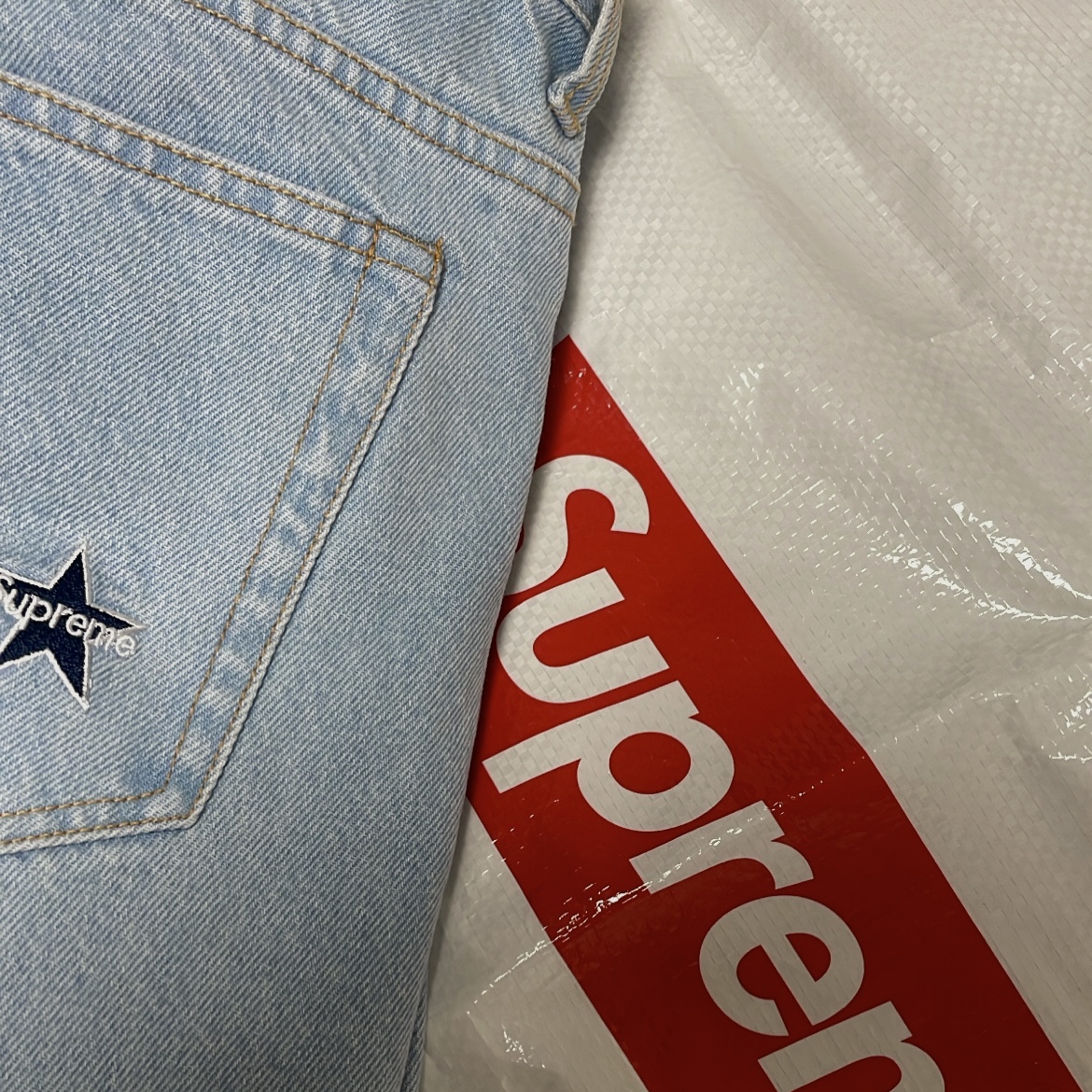 Supreme Regular Jean Washed Blue - 23SS 착용 스타일