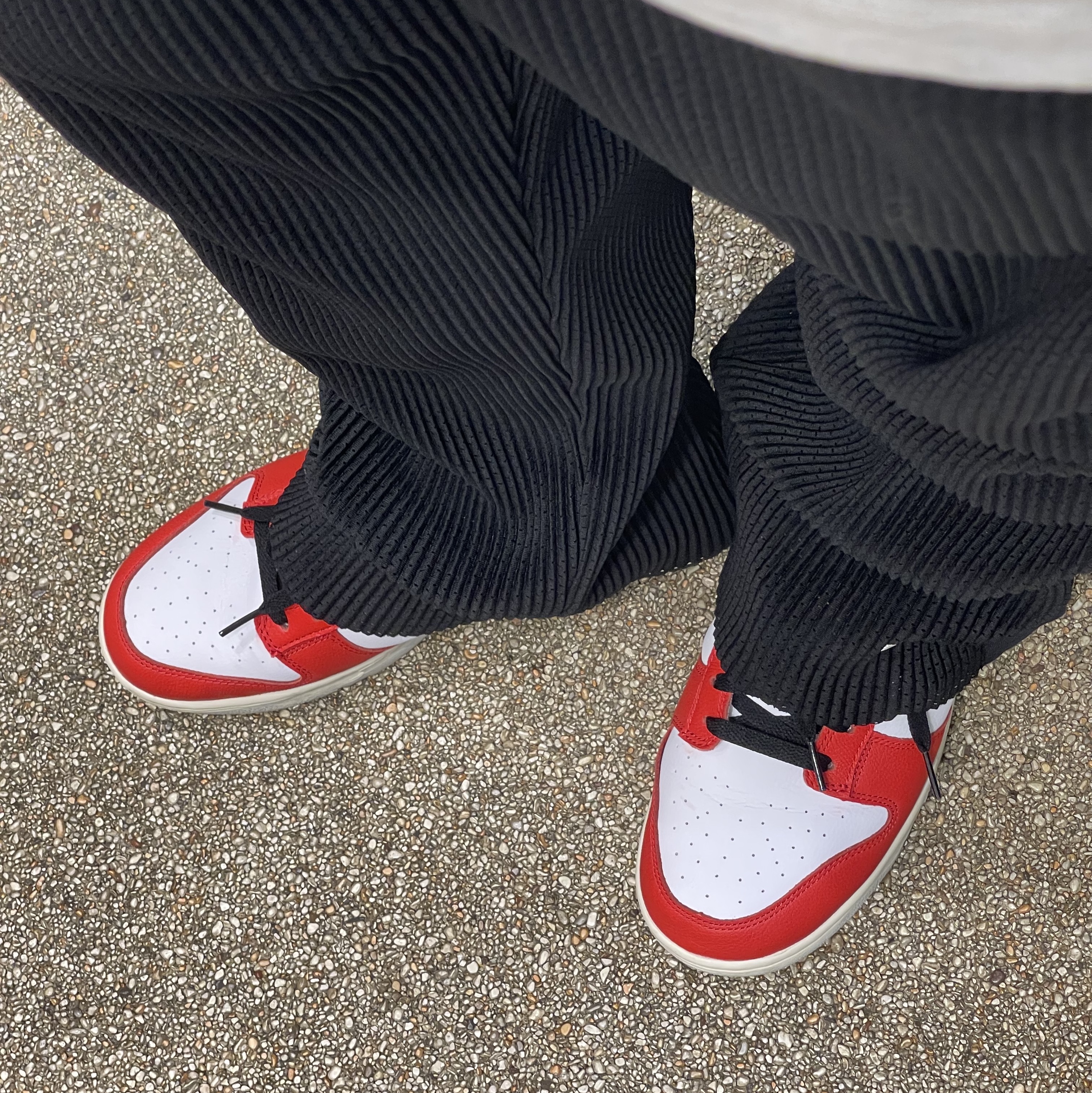 Nike Dunk Low Retro PRM University Red Black 착용 스타일