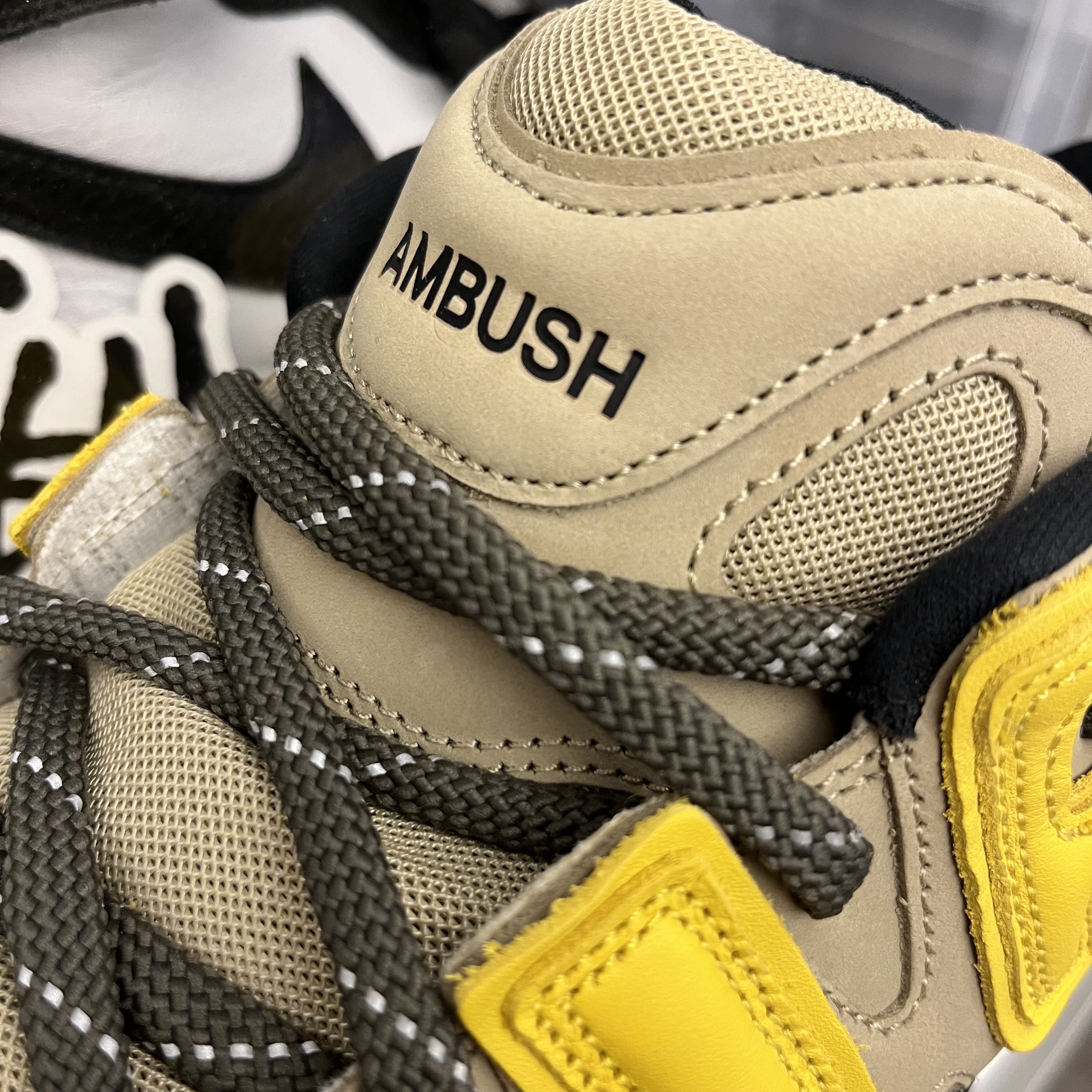 Nike x Ambush Air More Uptempo Low Vivid Sulfur and Limestone 착용 스타일 - 1