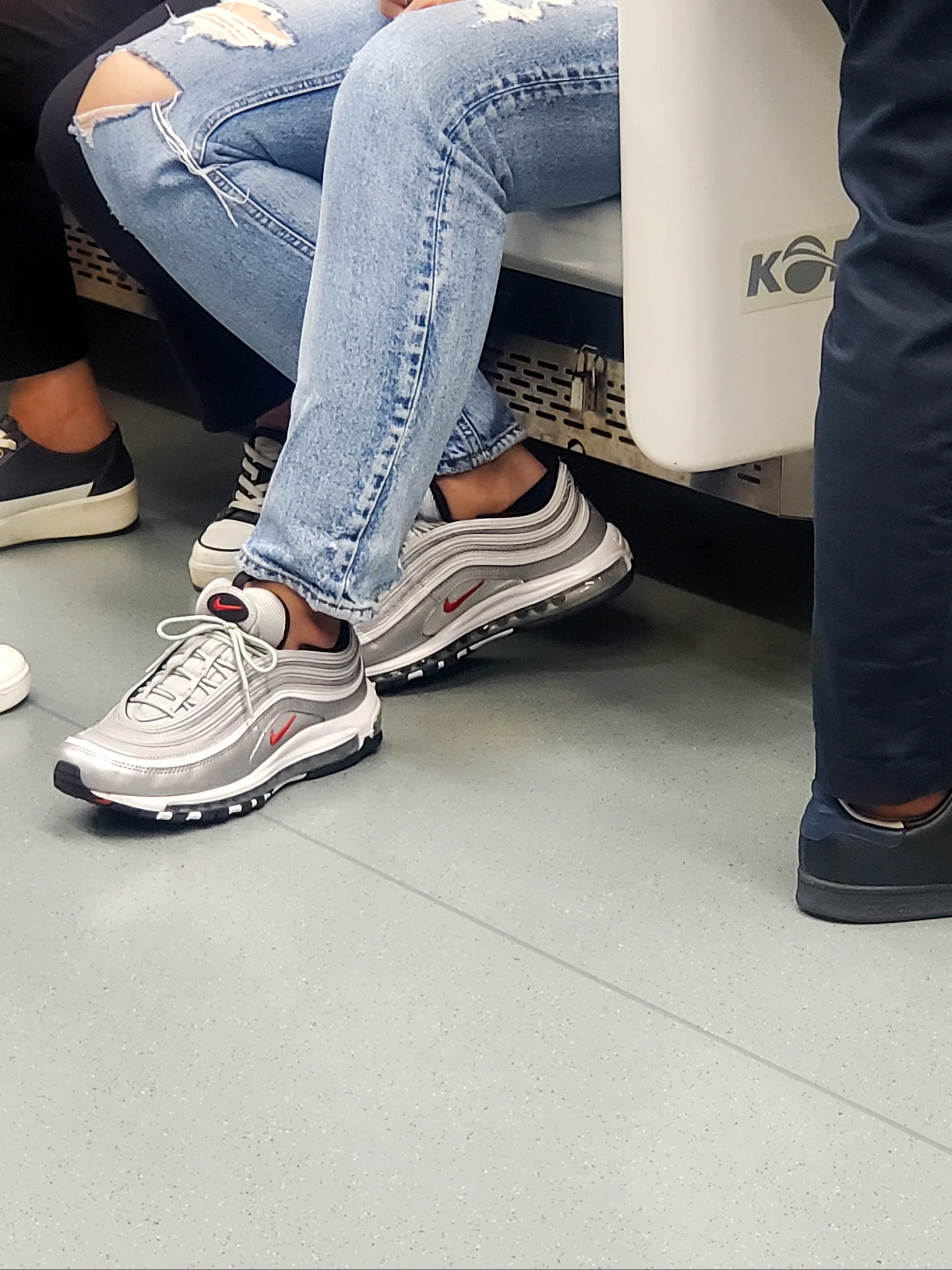 Nike Air Max 97 OG Silver Bullet 2022 착용 스타일