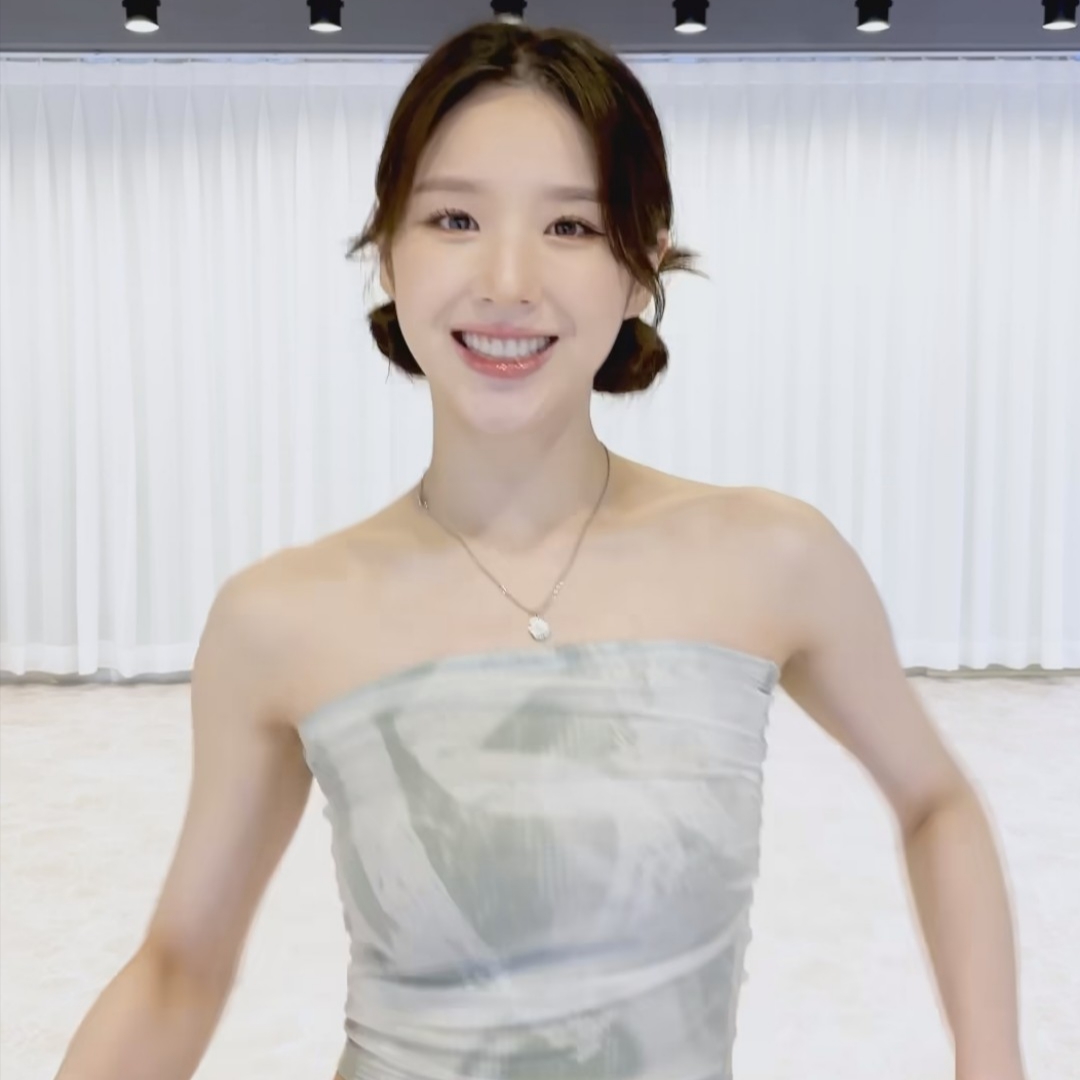 걸그룹 패션 수집가 🫧님의 스타일 - 1