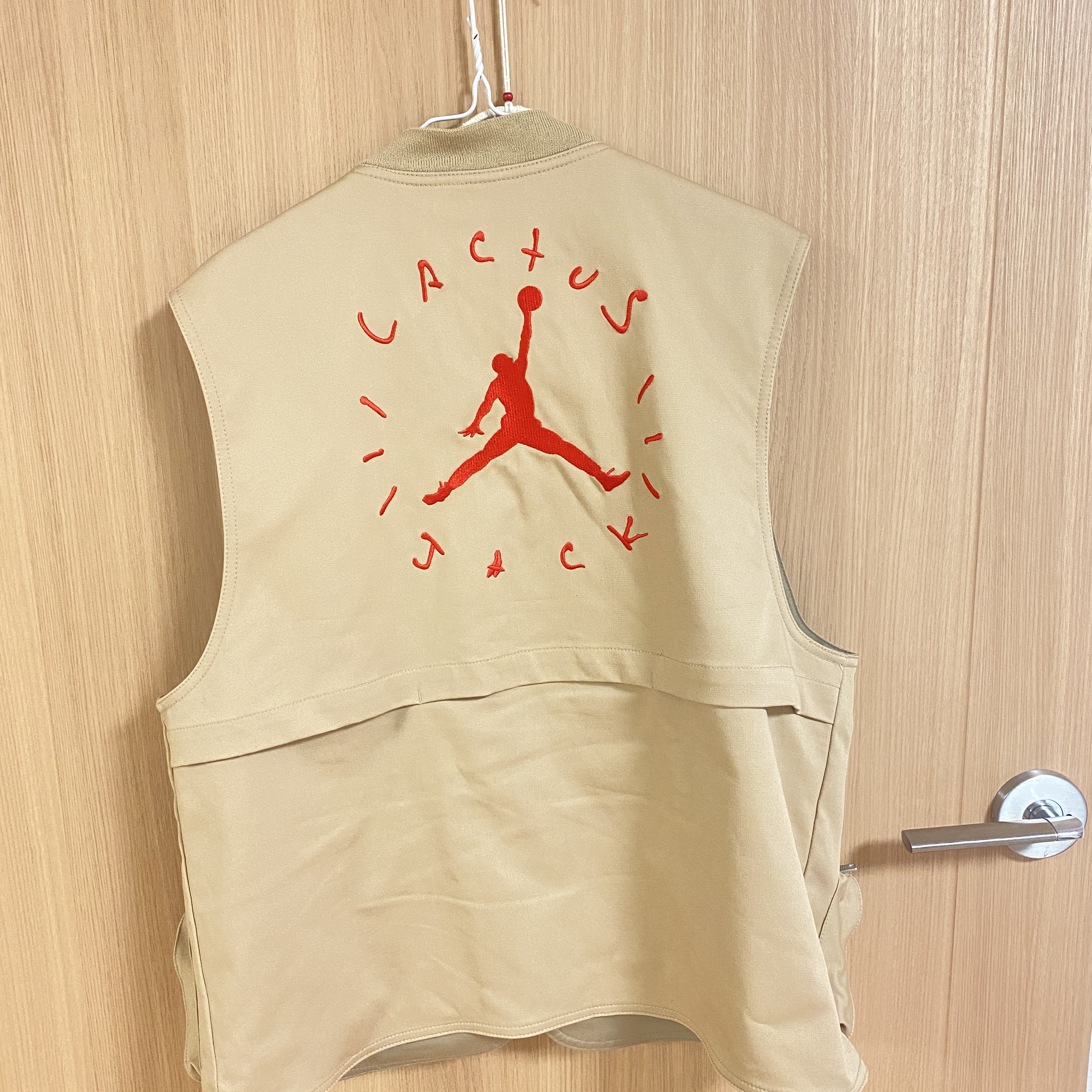 Jordan x Travis Scott Utility Vest - Asia 착용 스타일