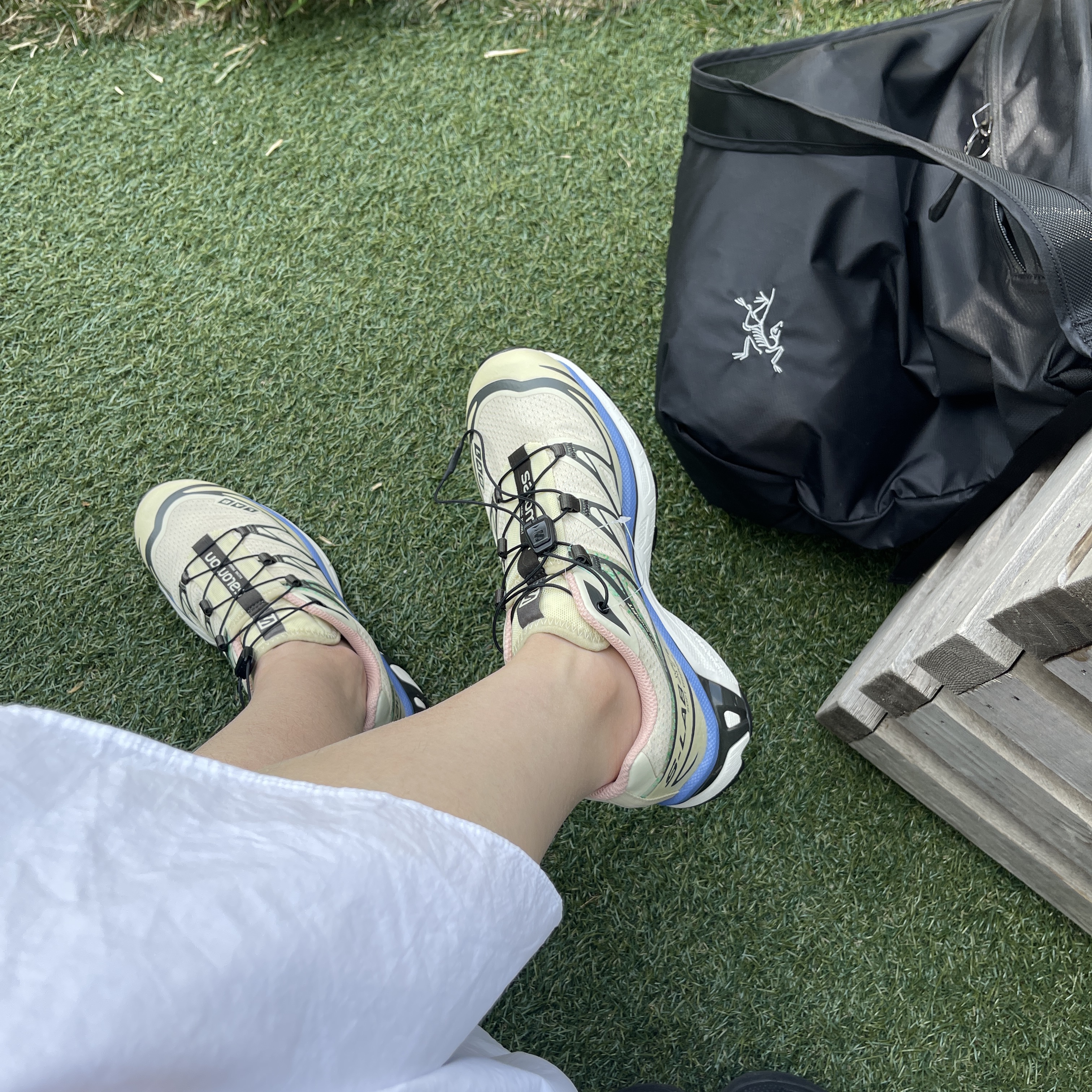 Salomon XT-6 Mindful 2 Moth Vanilla 착용 스타일 - 3