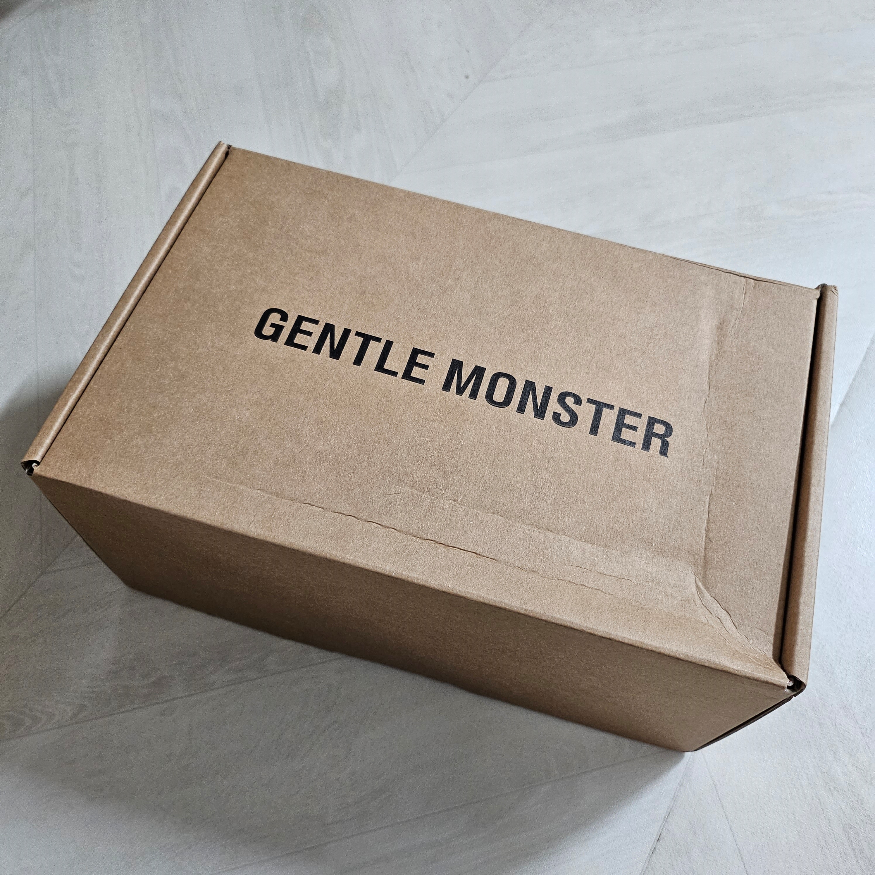 Gentle Monster x Maison Margiela MM005 Black Black 착용 스타일 - 4