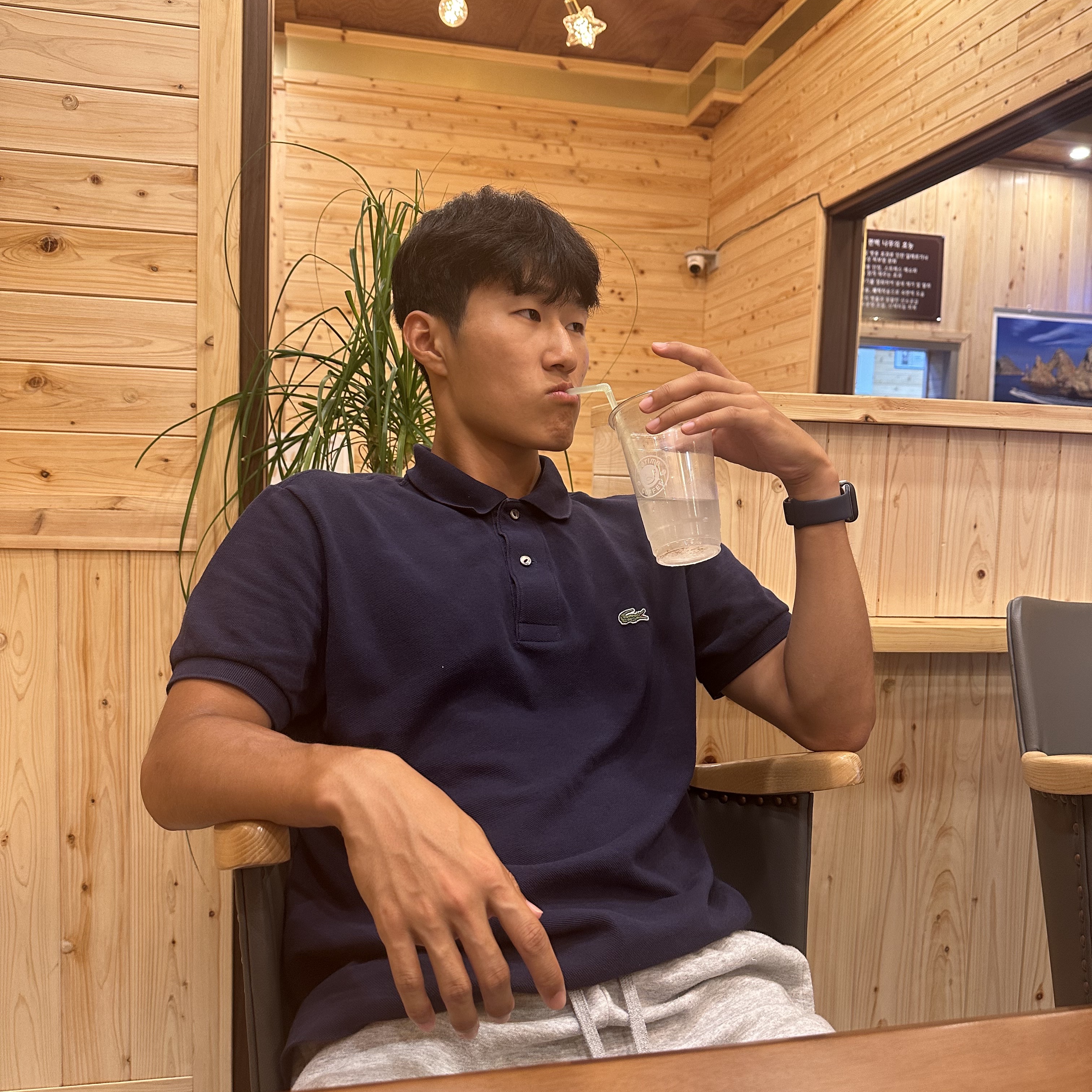 Lacoste Original L.12.12 Polo Shirt Classic Fit Black, Apple Watch SE 40mm GPS Silver Aluminum Case with Sport Band White (Korean Ver.) 착용 스타일