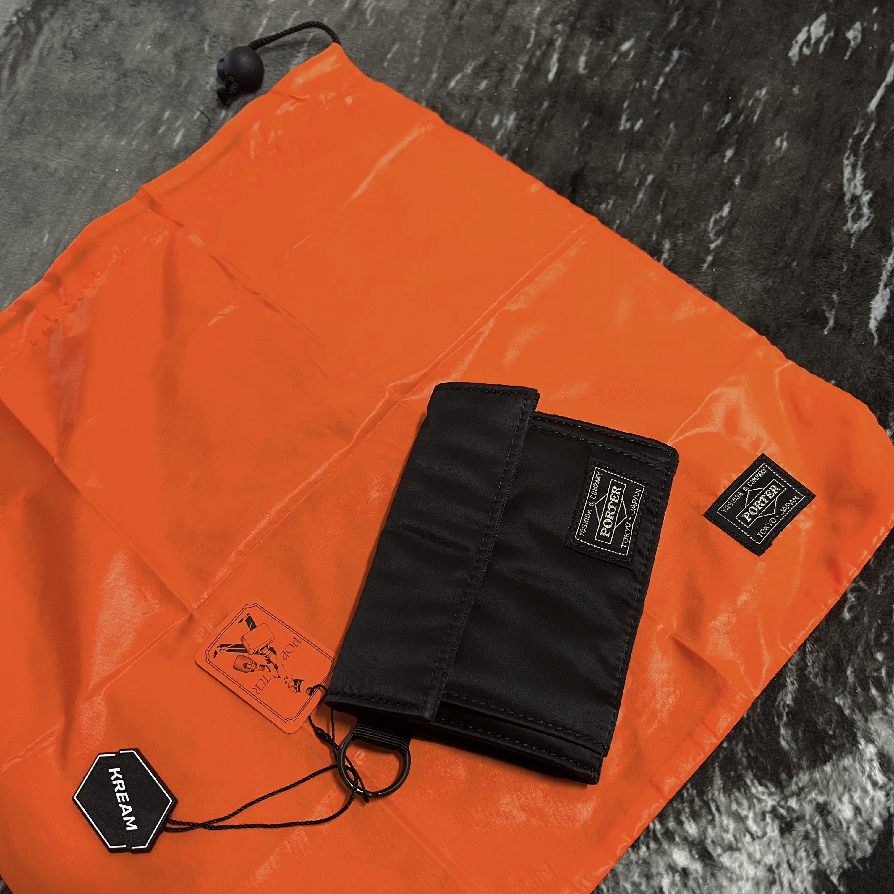 Porter Tanker Wallet Black 착용 스타일