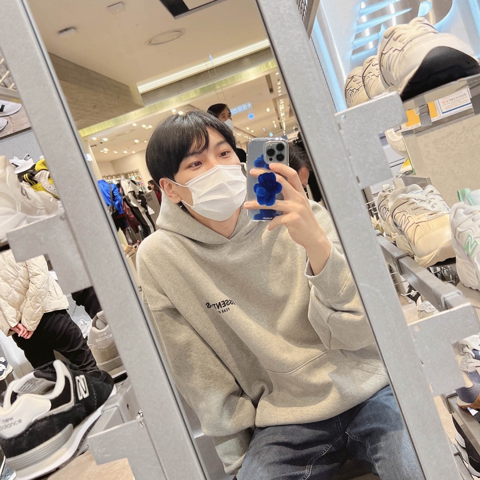 Essentials The Core Collection Hoodie Dark Oatmeal 착용 스타일