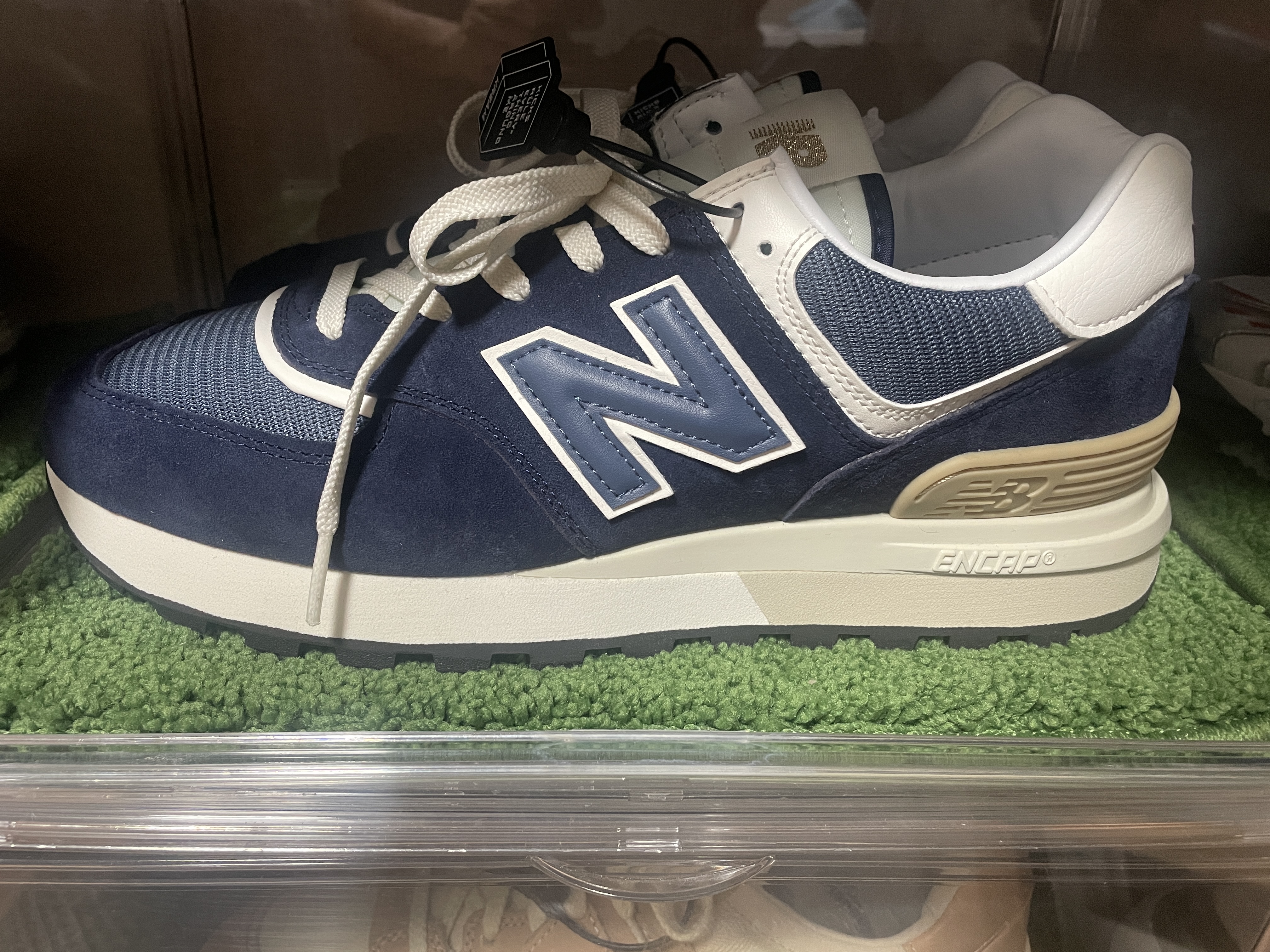 New Balance 576 Made in UK Grey, New Balance 574 Legacy Navy 착용 스타일 - 2