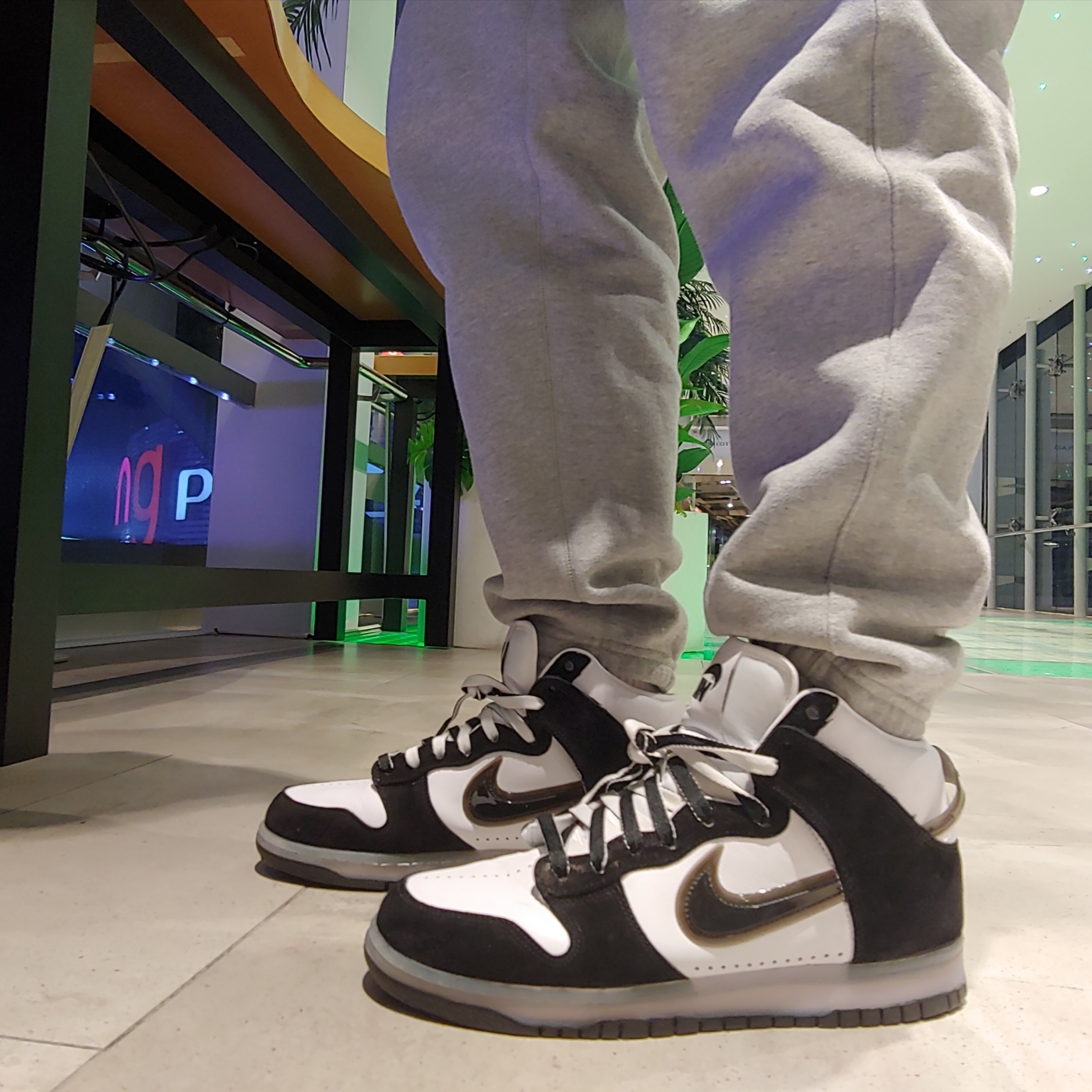 Nike x Slam Jam Dunk High SP Clear Black 착용 스타일 - 2