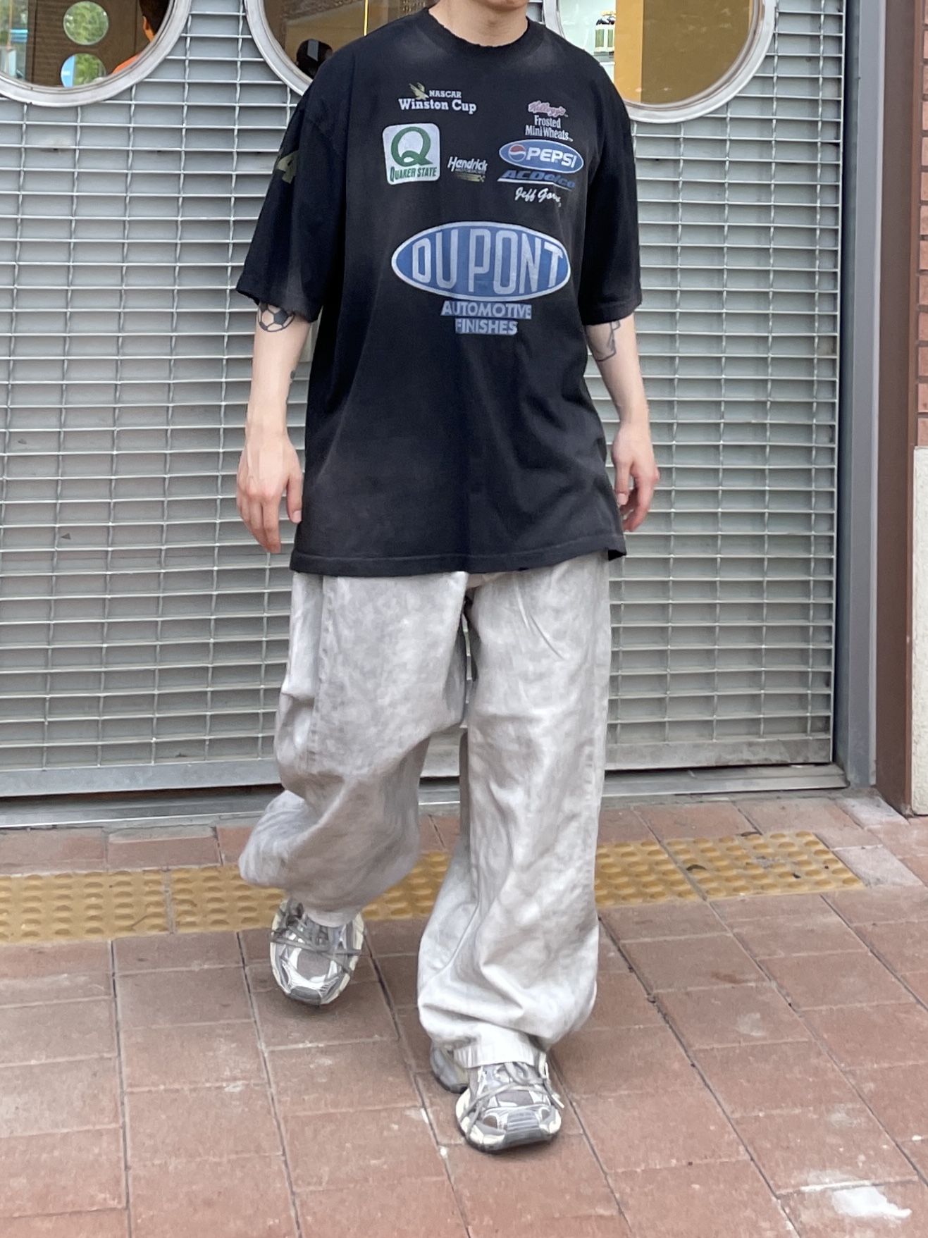 Balenciaga 3XL Sneakers Light Beige 착용 스타일 - 3
