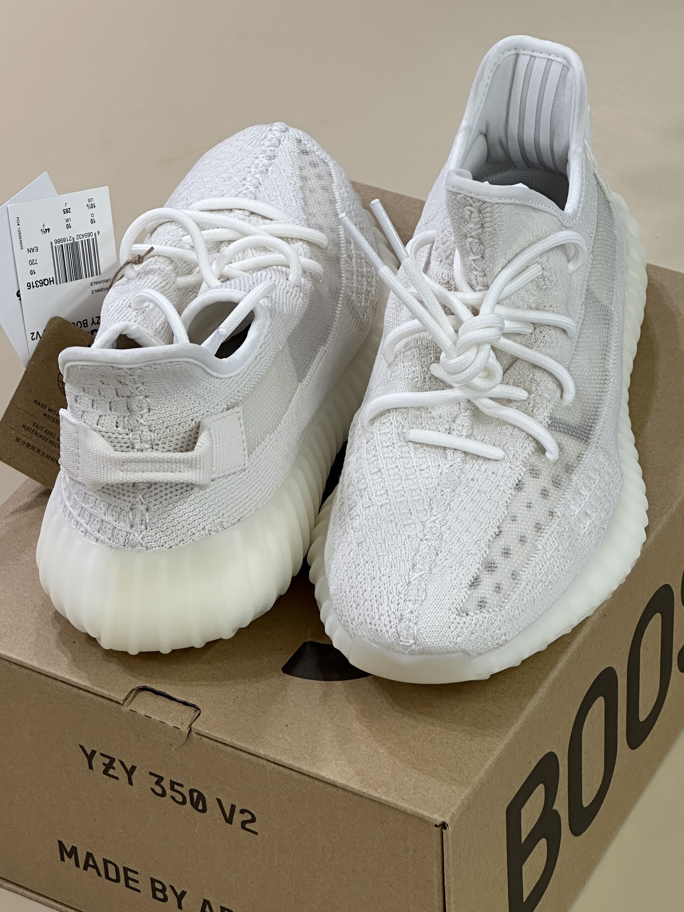 Adidas Yeezy Boost 350 V2 Bone 착용 스타일 - 4