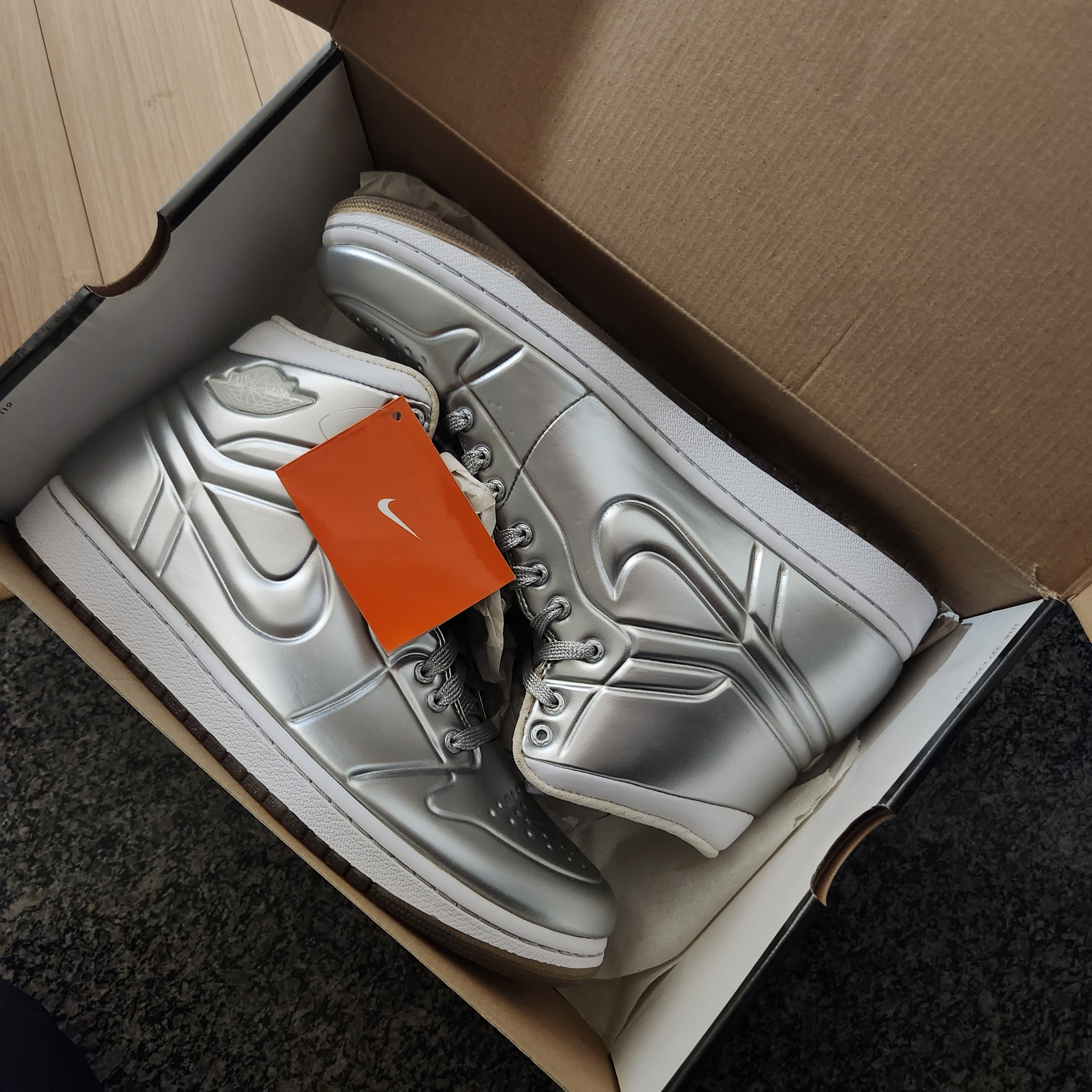 Jordan 1 Anodized Silver 착용 스타일