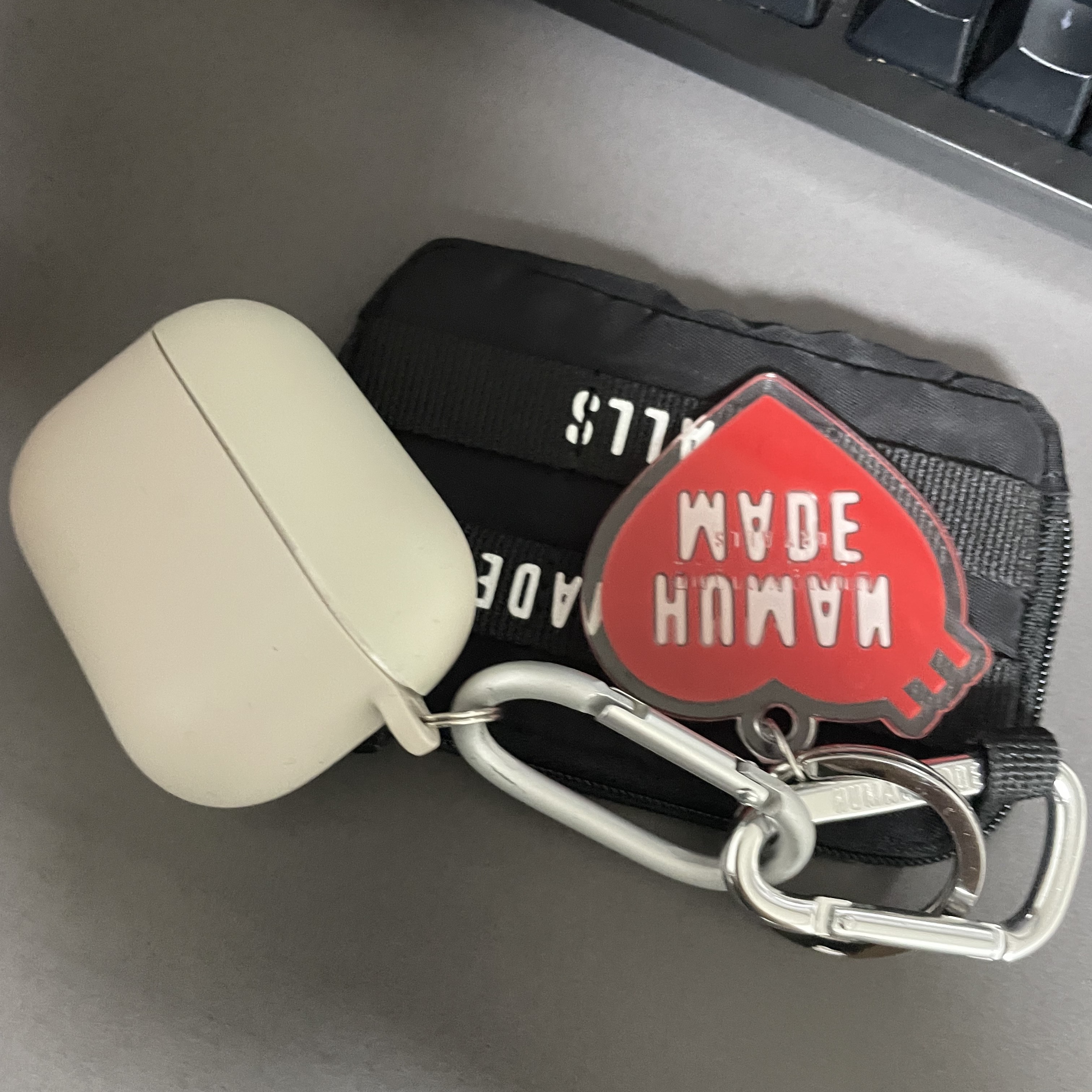 Human Made Heart Keyring Red 착용 스타일