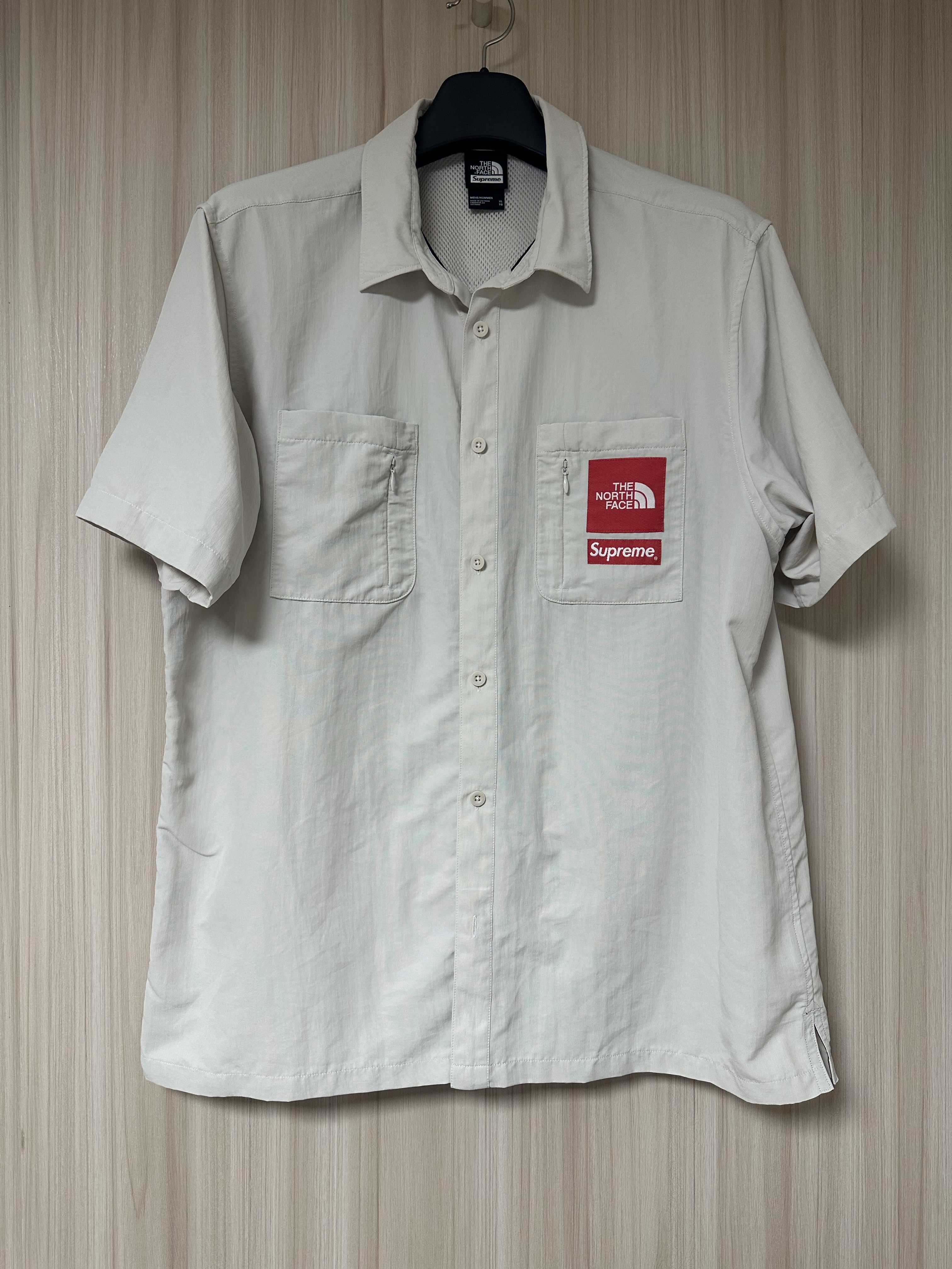 Supreme x The North Face Trekking S/S Shirt Stone - 22SS 착용 스타일