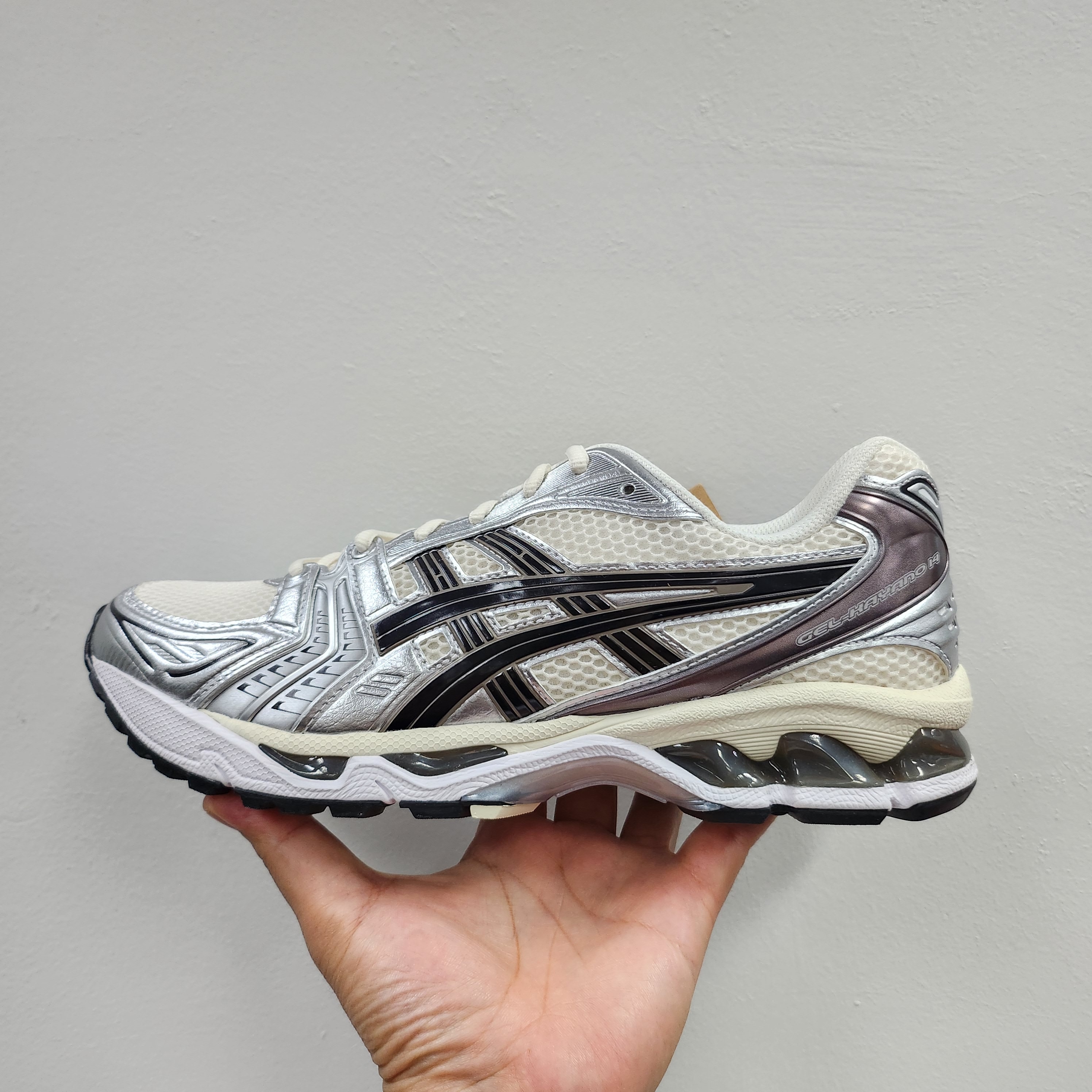 Asics Gel-Kayano 14 Cream Black 착용 스타일 - 2
