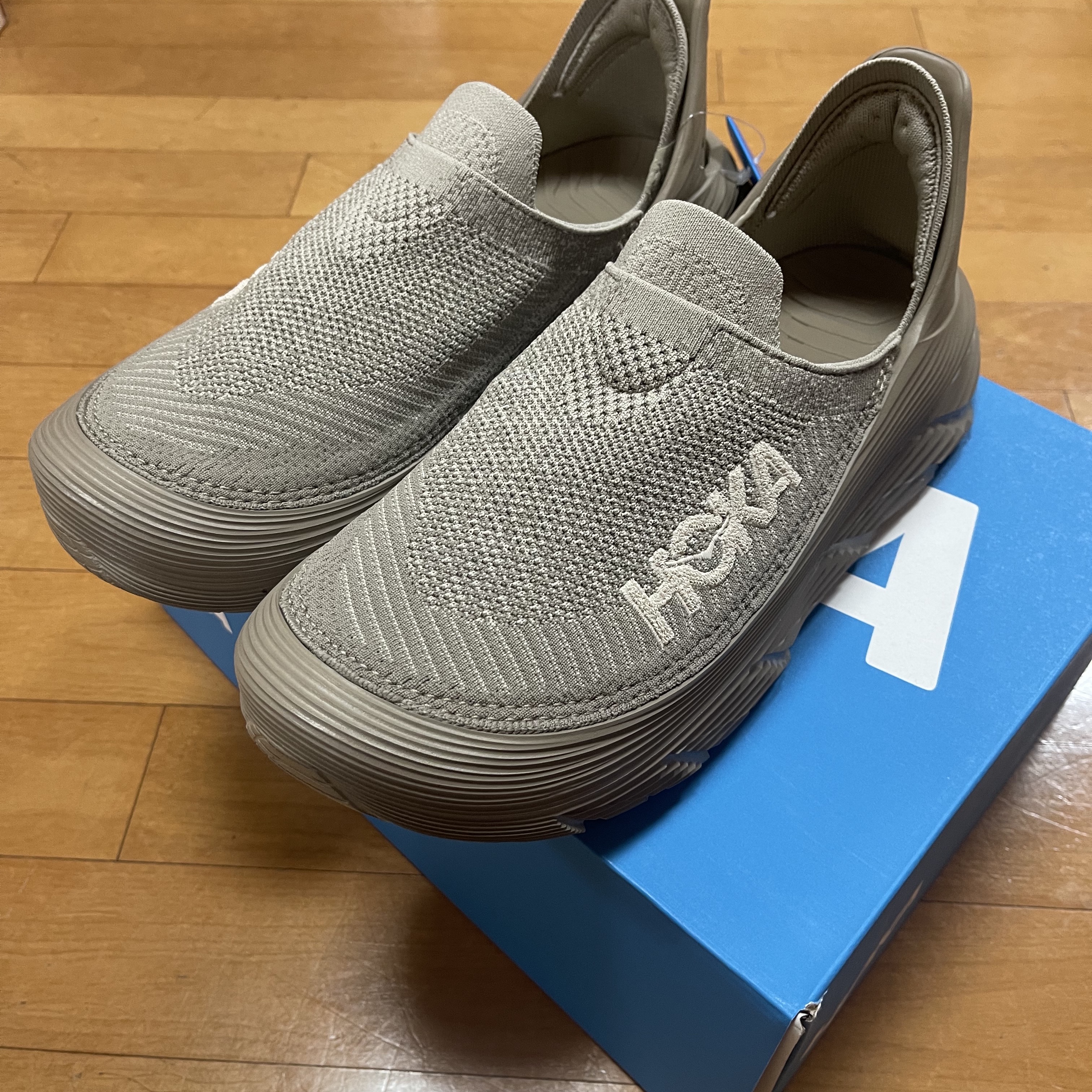 Hoka Restore TC Dune Oxford Tan 착용 스타일 - 1