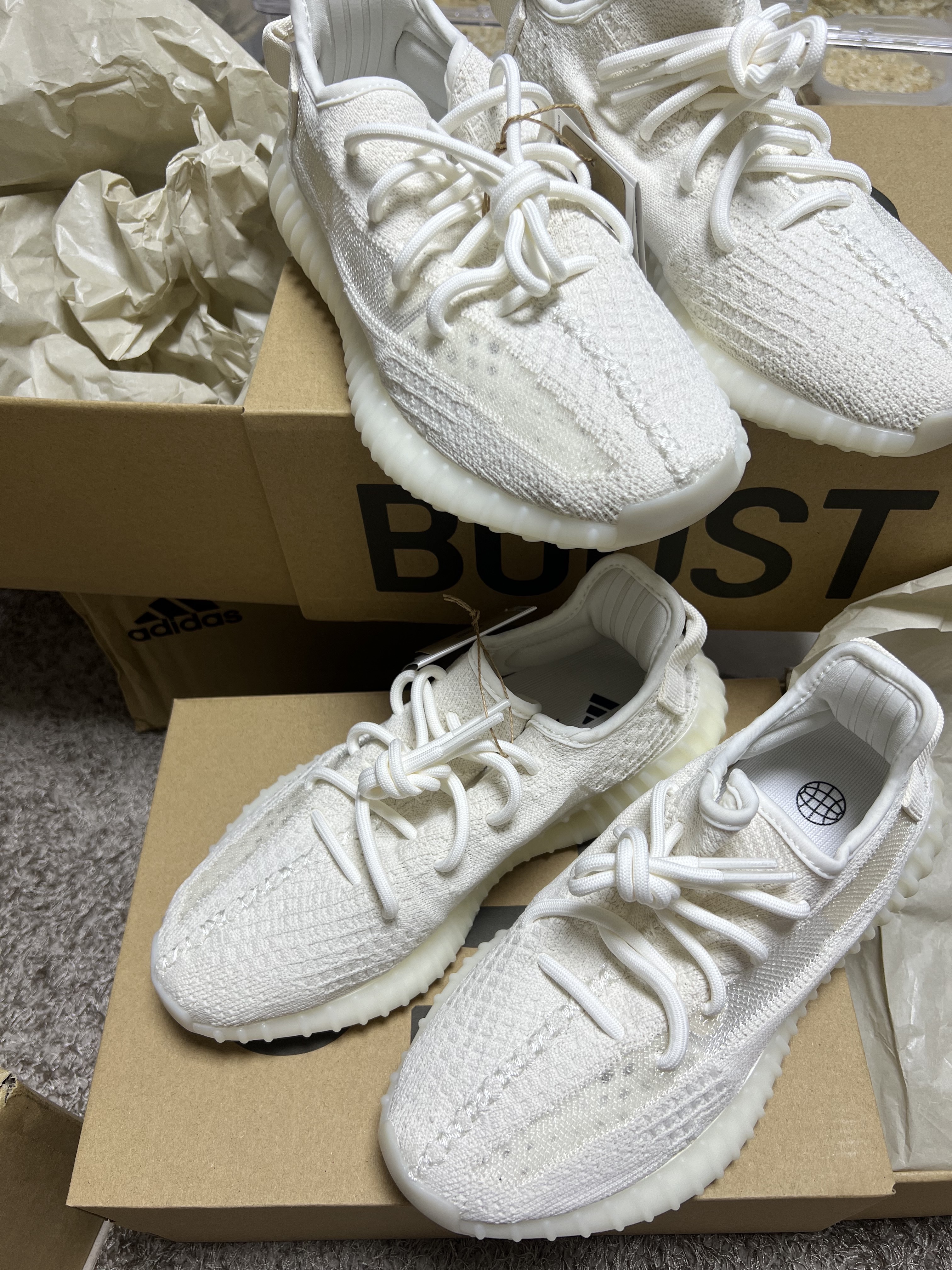 Adidas Yeezy Boost 350 V2 Bone 착용 스타일