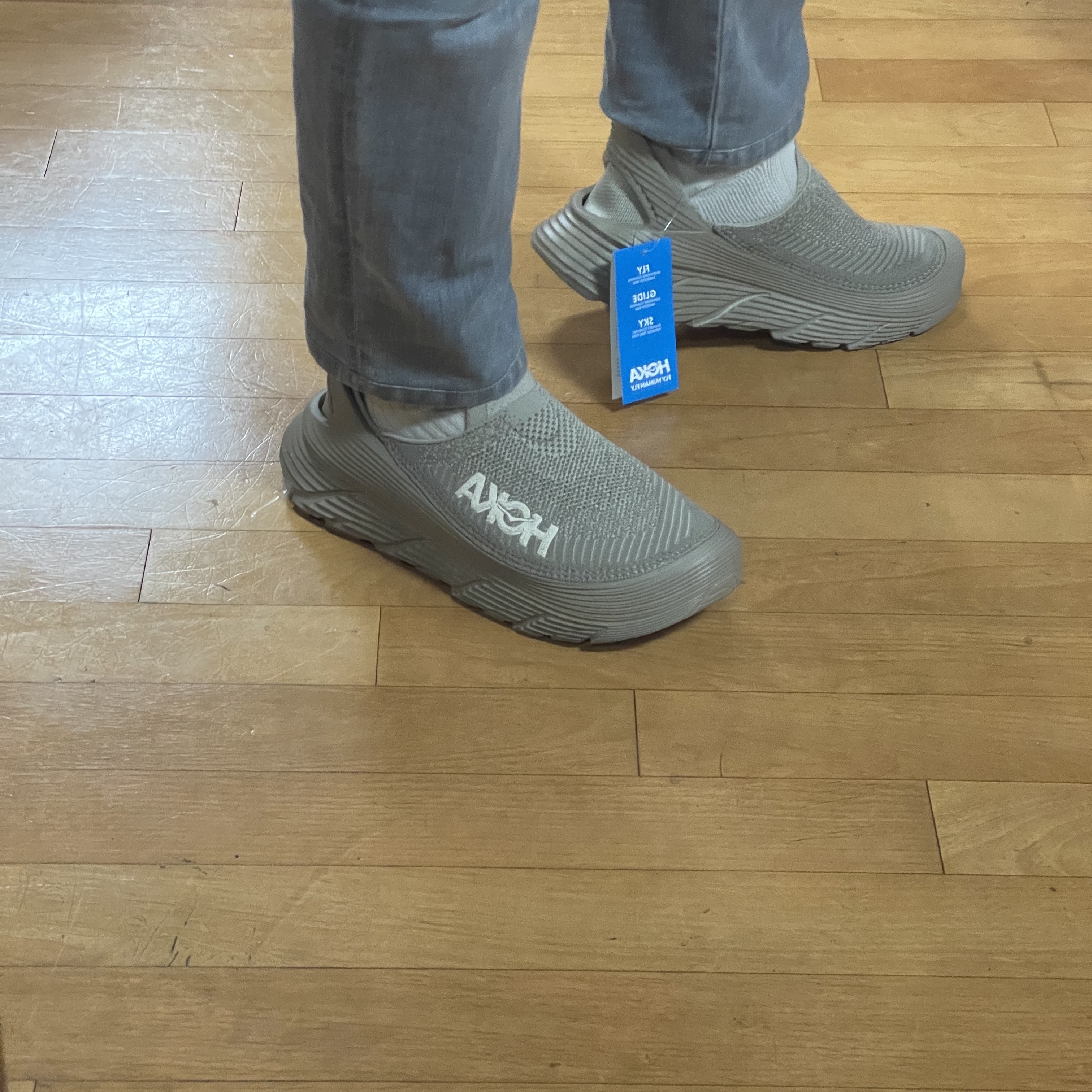 Hoka Restore TC Dune Oxford Tan 착용 스타일 - 3