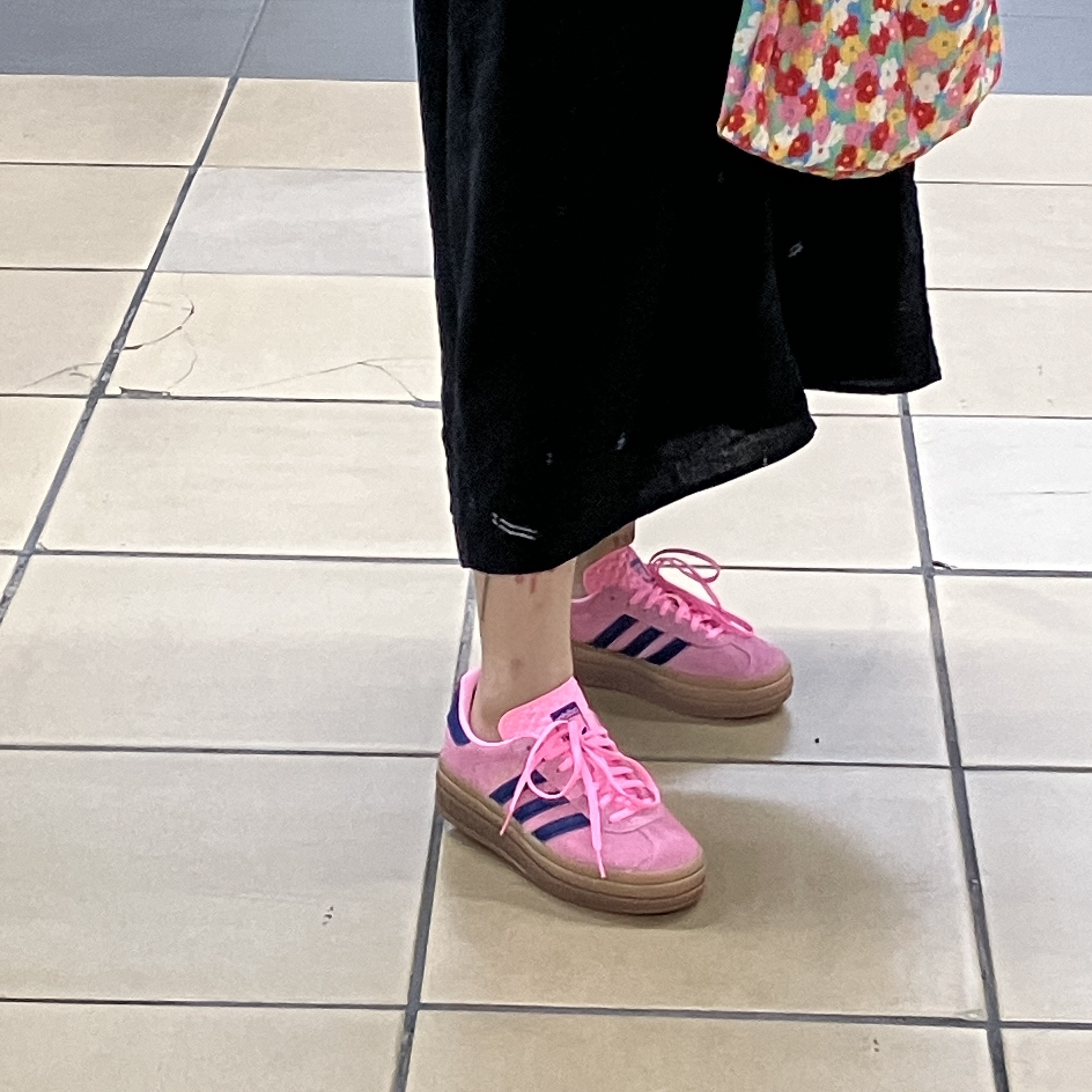 (W) Adidas Gazelle Bold Pink Glow Victory Blue 착용 스타일 - 2