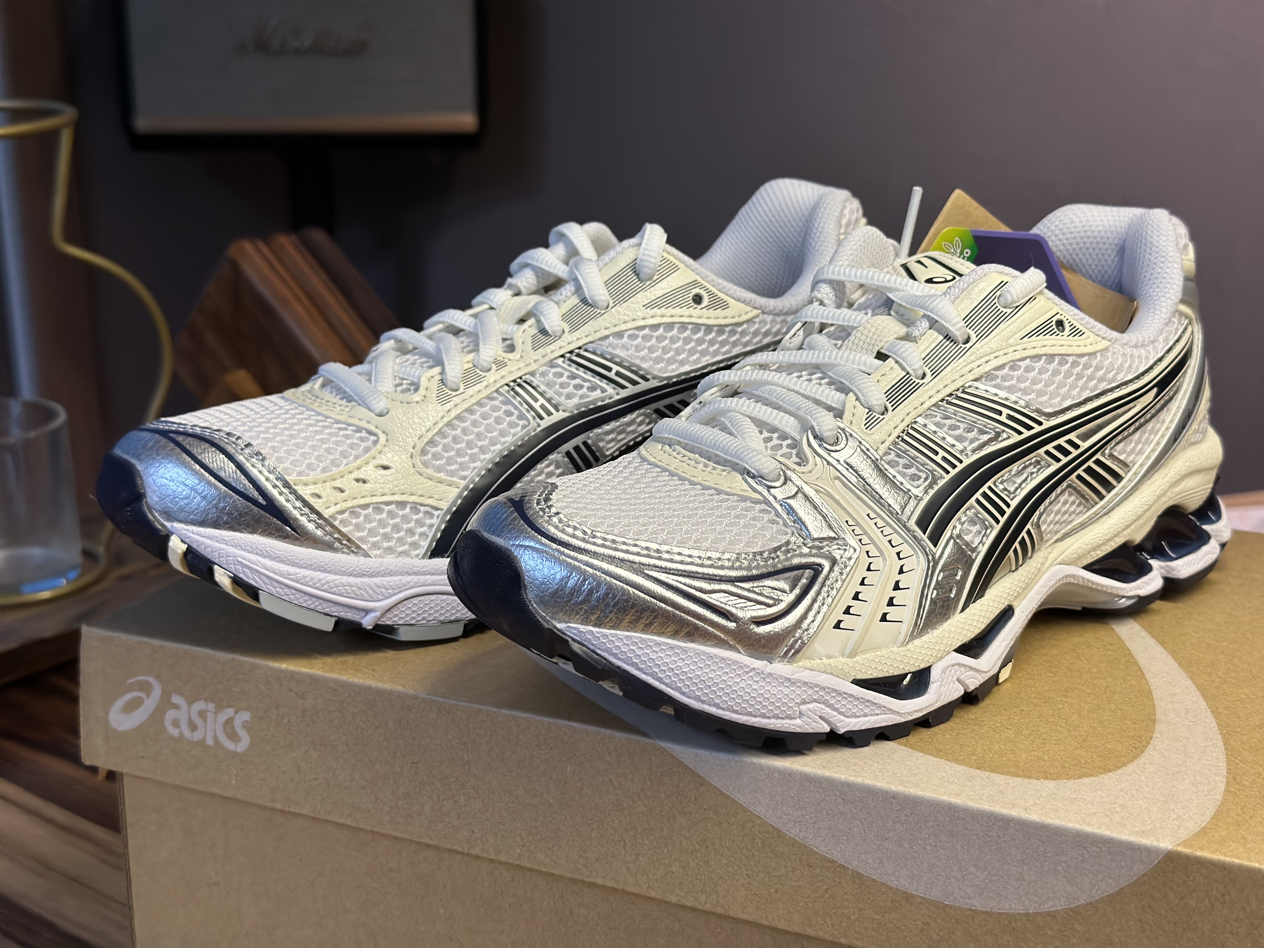 (W) Asics Gel-Kayano 14 White Midnight, Asics Gel-Kayano 14 Cream Black 착용 스타일 - 2
