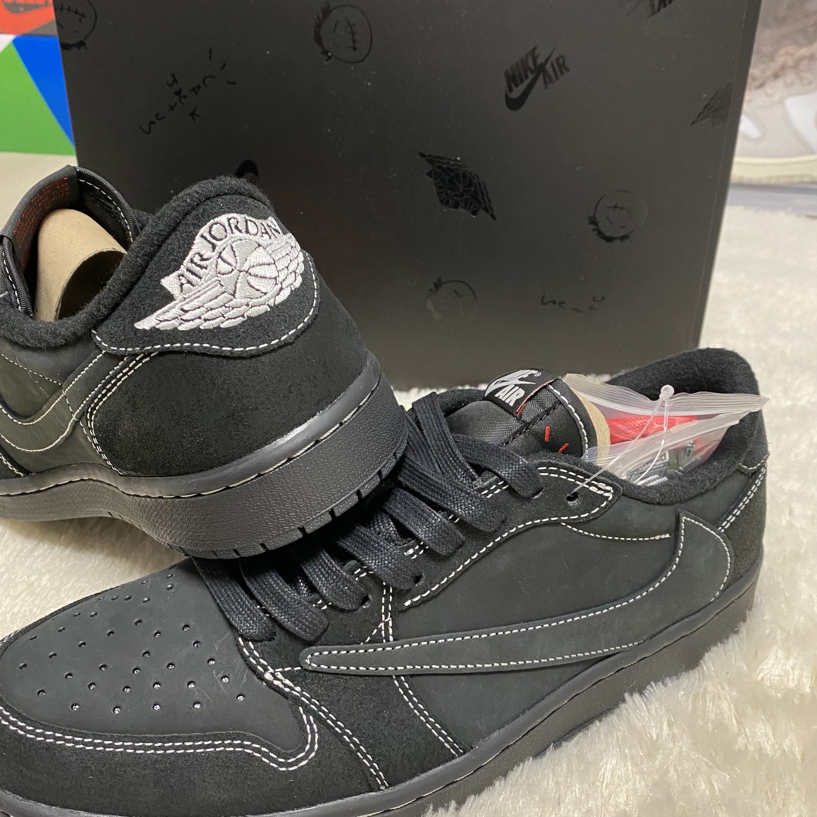 Jordan 1 x Travis Scott Retro Low OG SP Black Phantom 착용 스타일 - 1