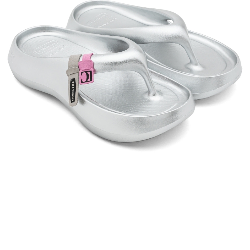Taw&Toe x Low Classic Platform Flip Flop Silver 착용 스타일